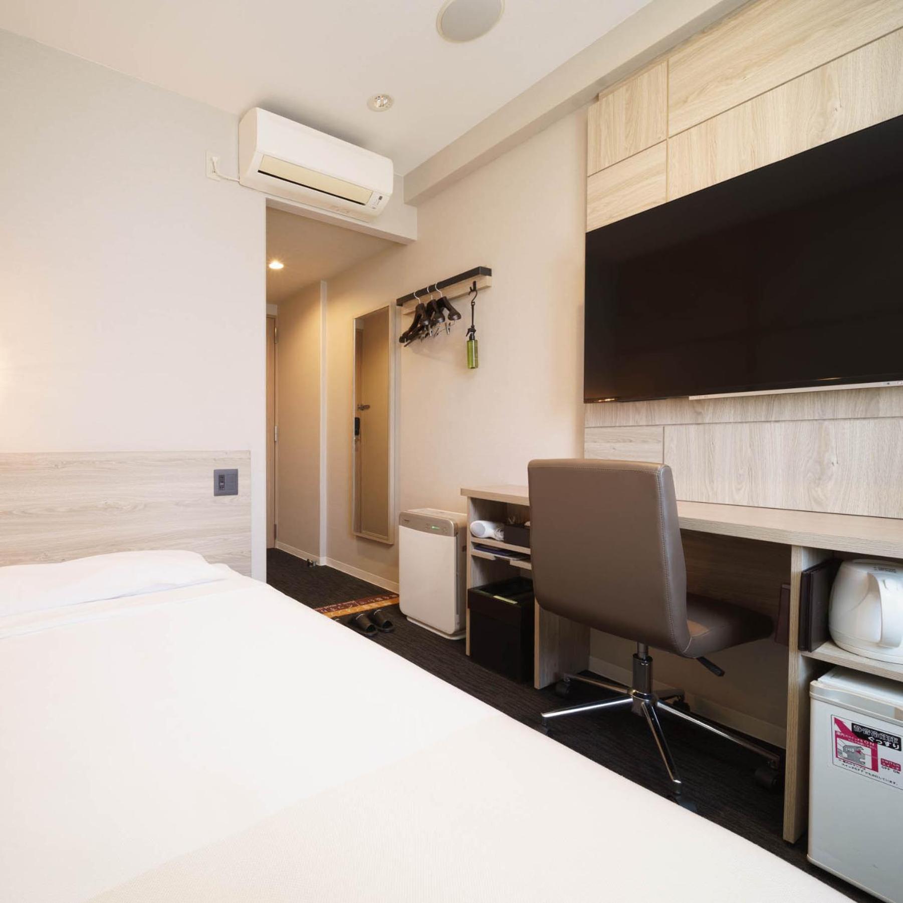 Double Room for Single Use - Non-Smoking