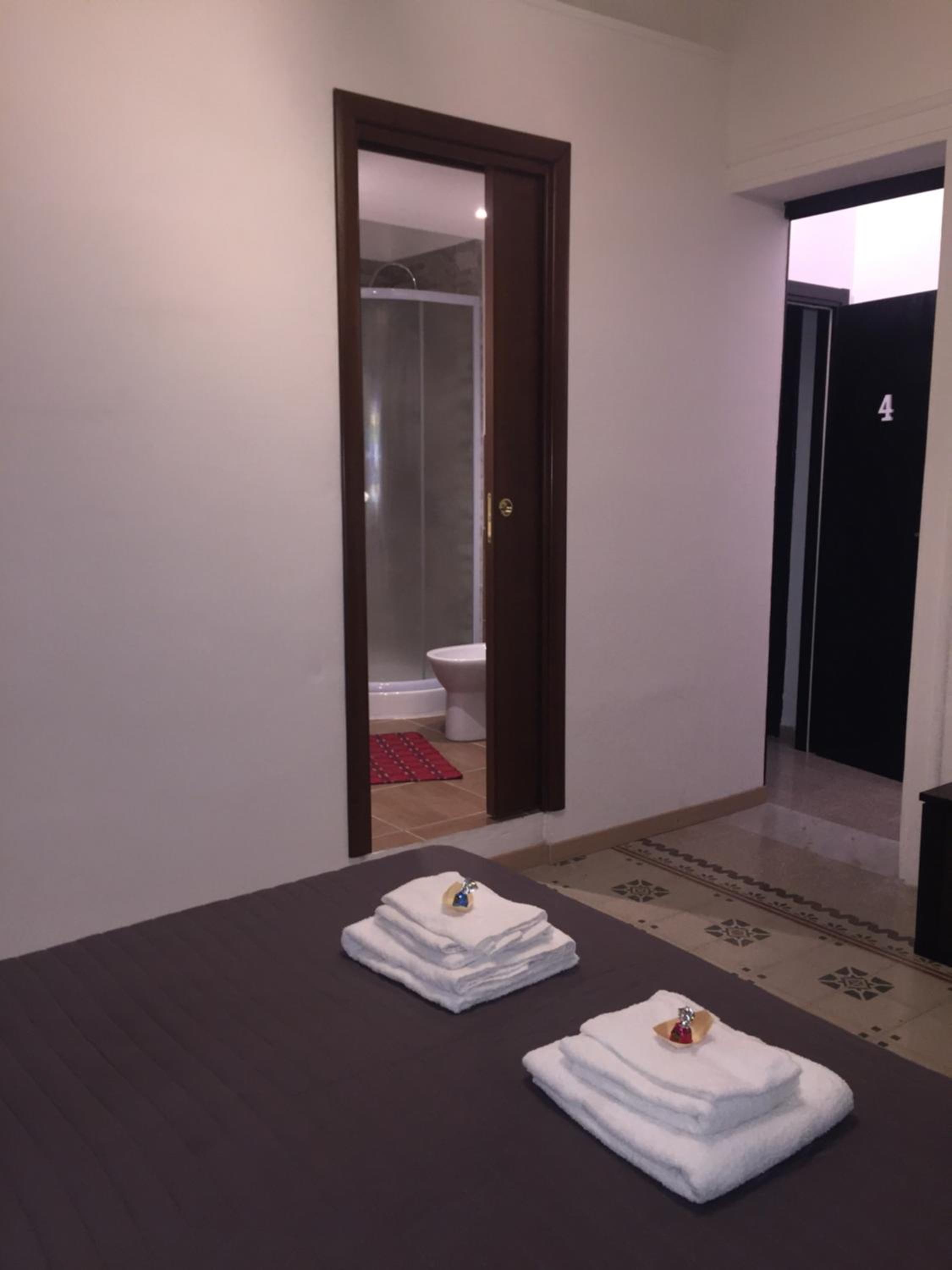 Standard Double Room - Photo 2