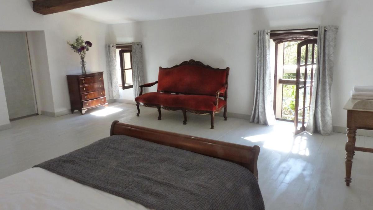 Two-Bedroom House photo 3