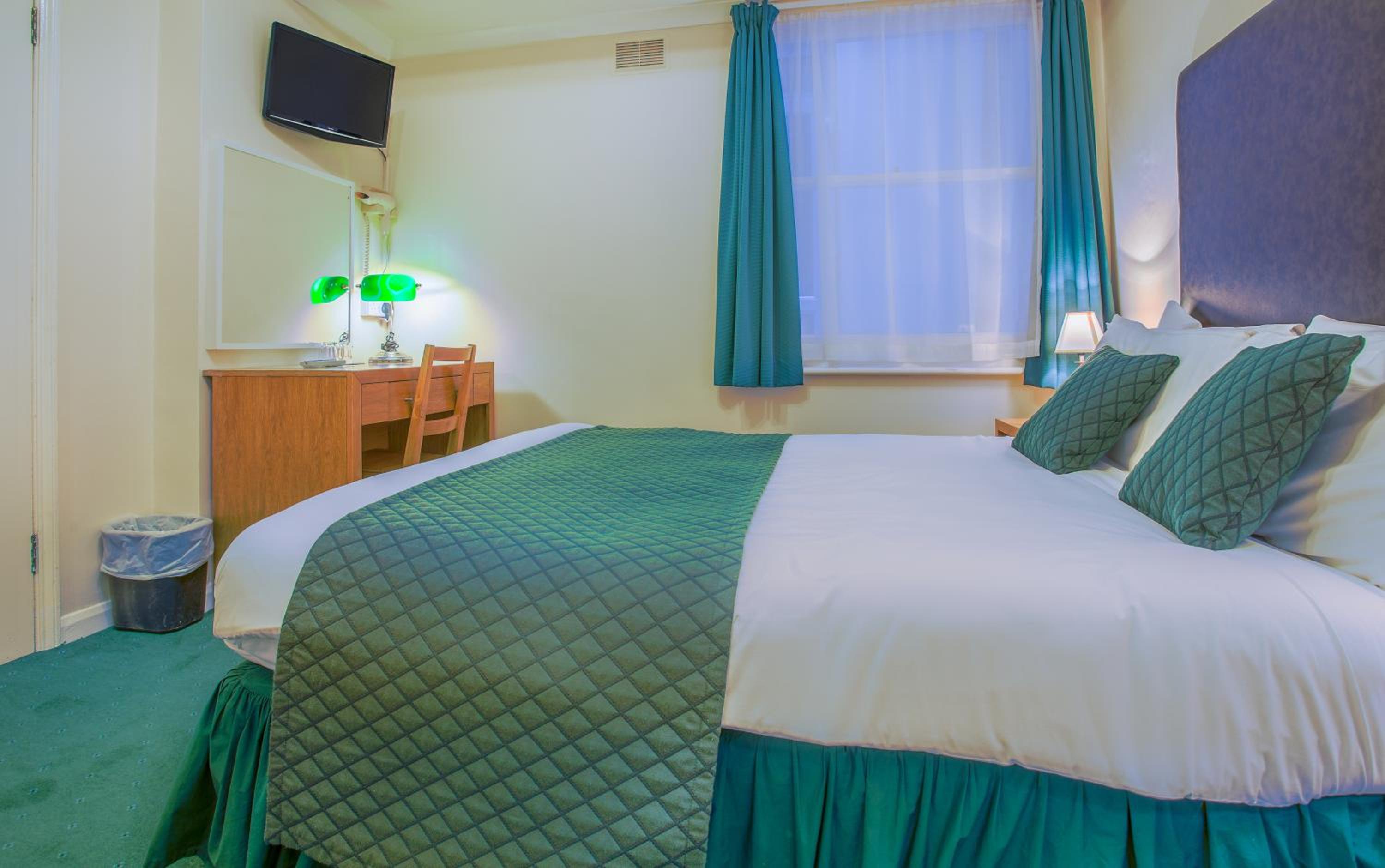 Double Room - Lower Ground Floor photo 1