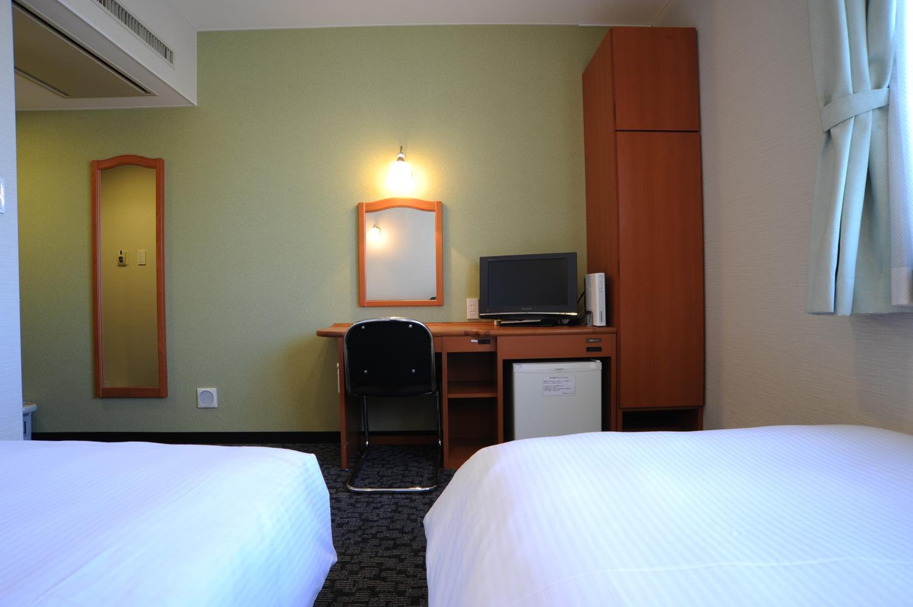 Twin Room - Non-Smoking photo 3