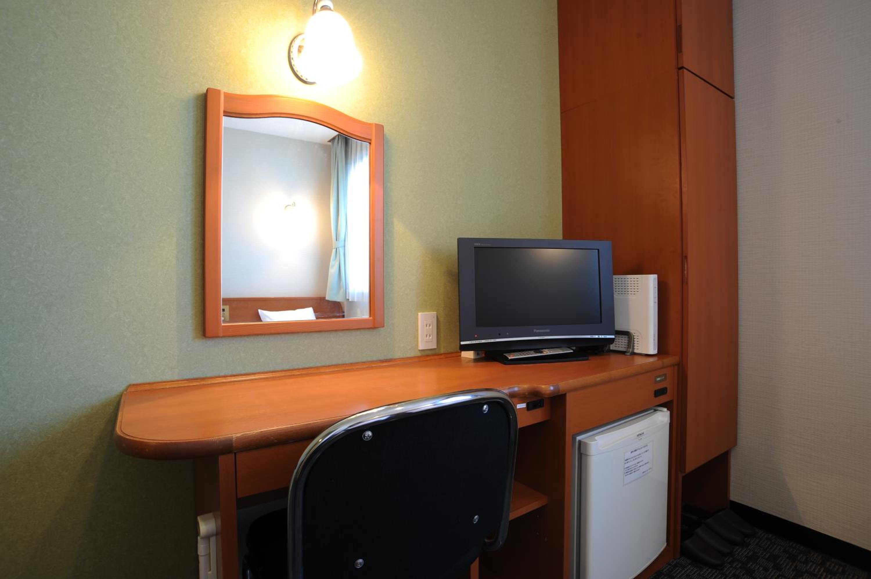 Single Room - Smoking photo 3