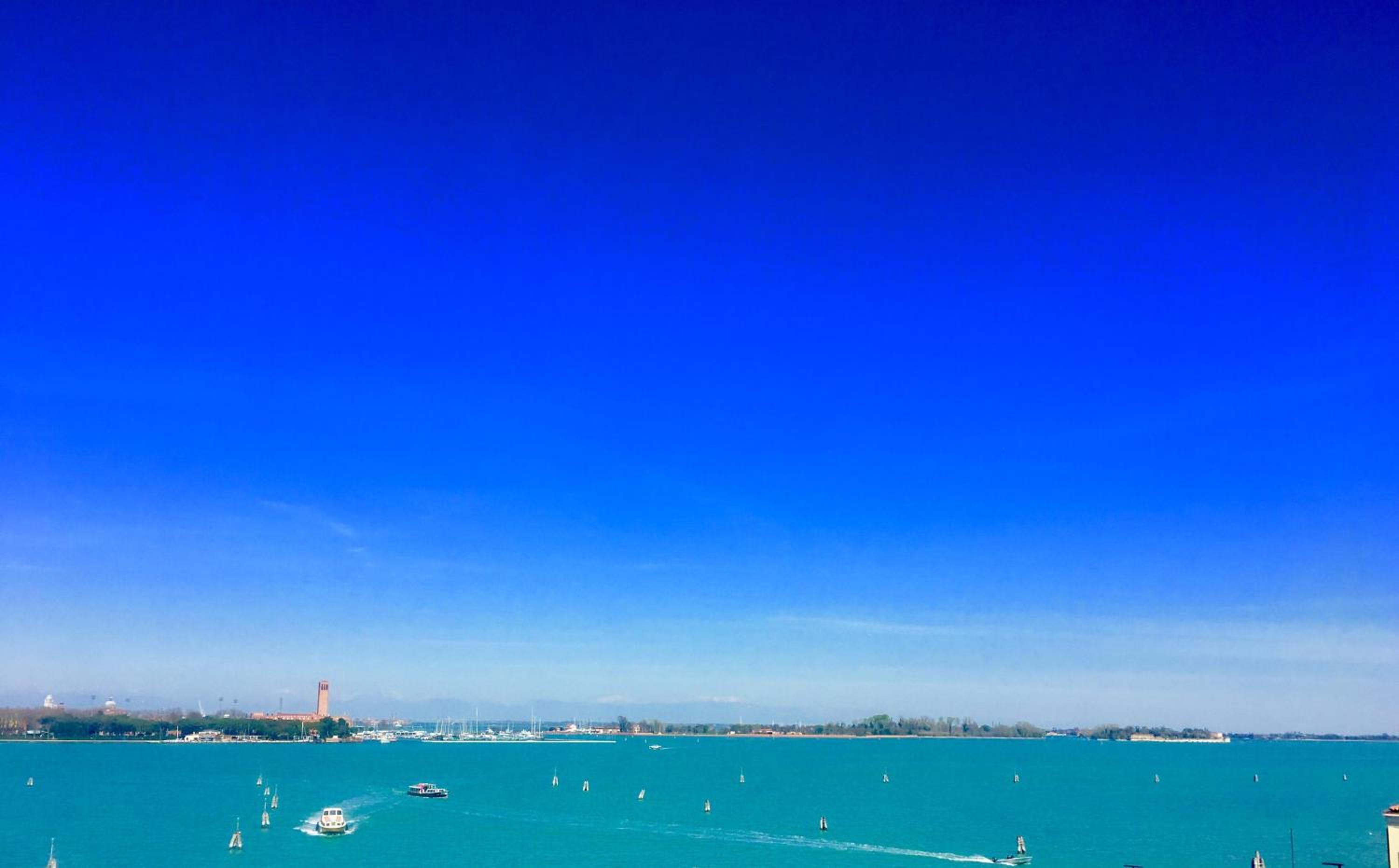 Superior Double with Lagoon View photo 2