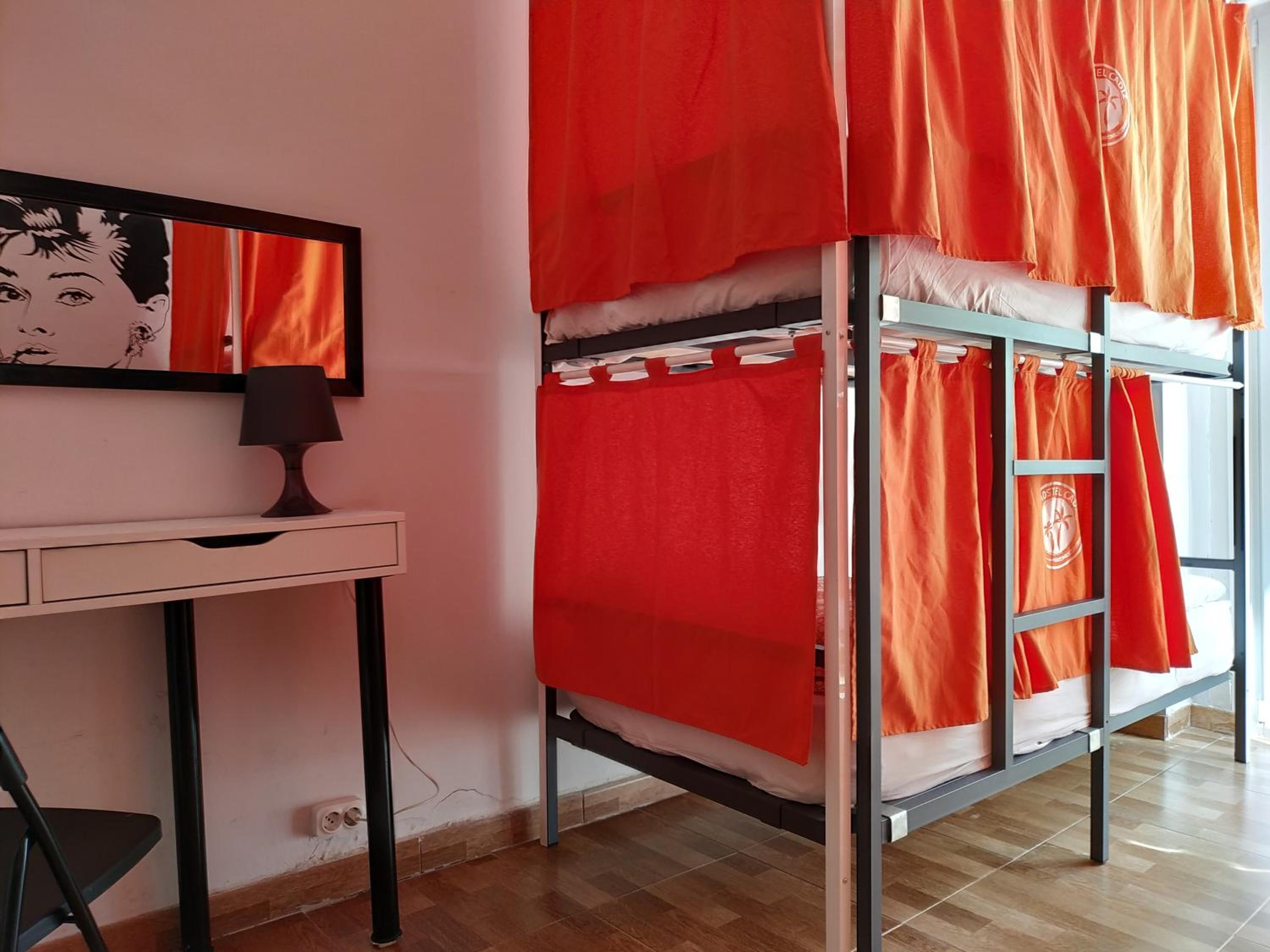 Cama en habitación compartida de 4 camas para mujeres.