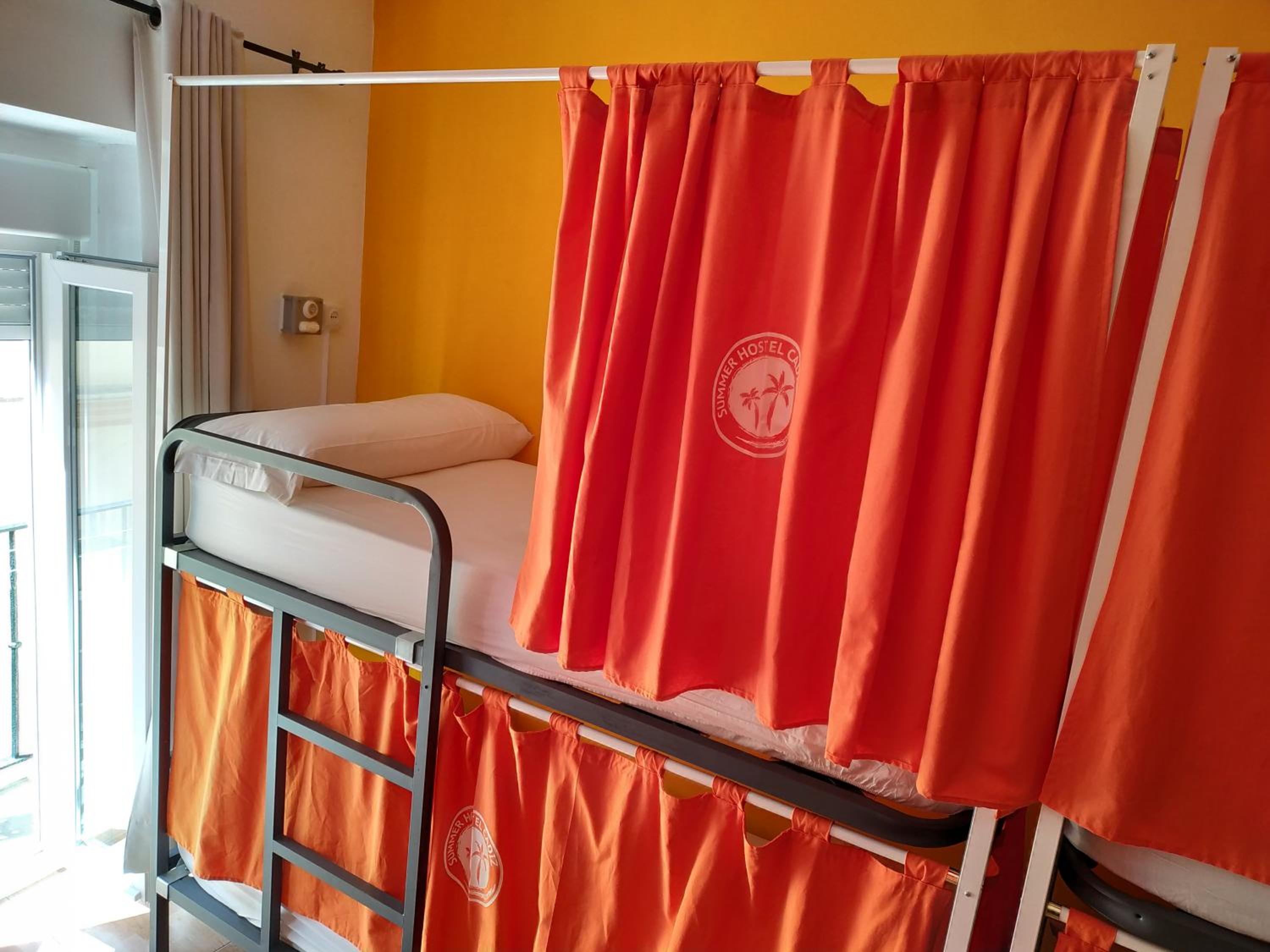 Bed in 4-Bed Mixed Dormitory Room photo 2