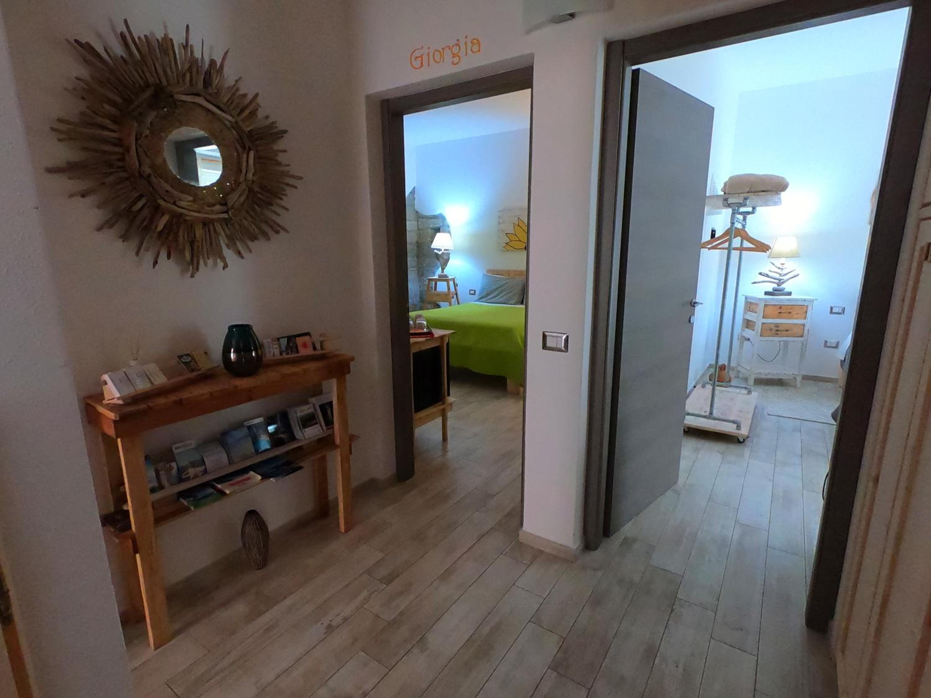 Double Room with Patio - Photo 9