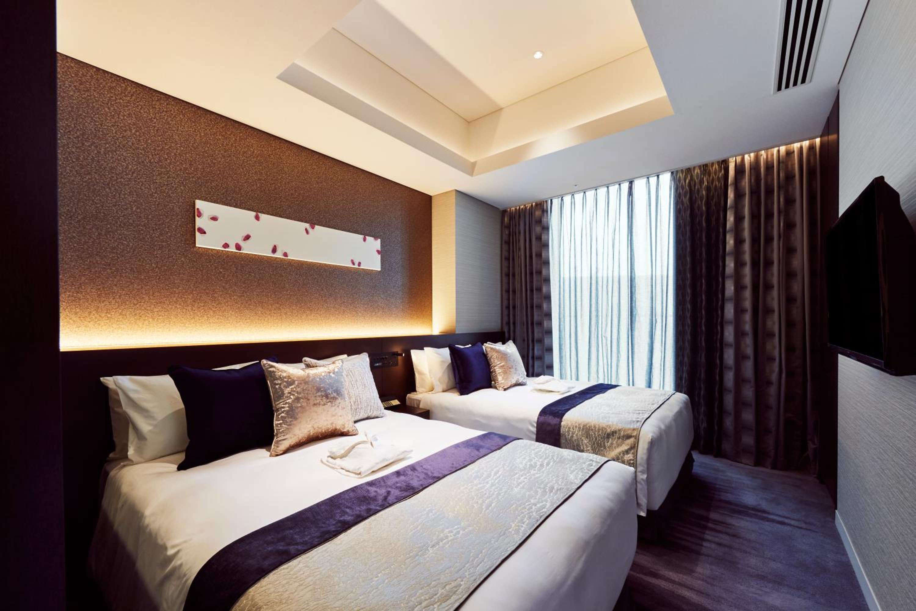 Suite with Hot Tub – Non-Smoking
