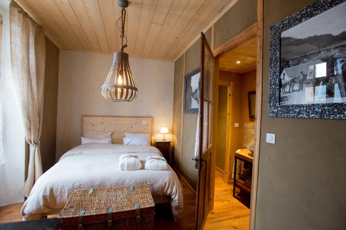 Suite with Balcony - Photo 4