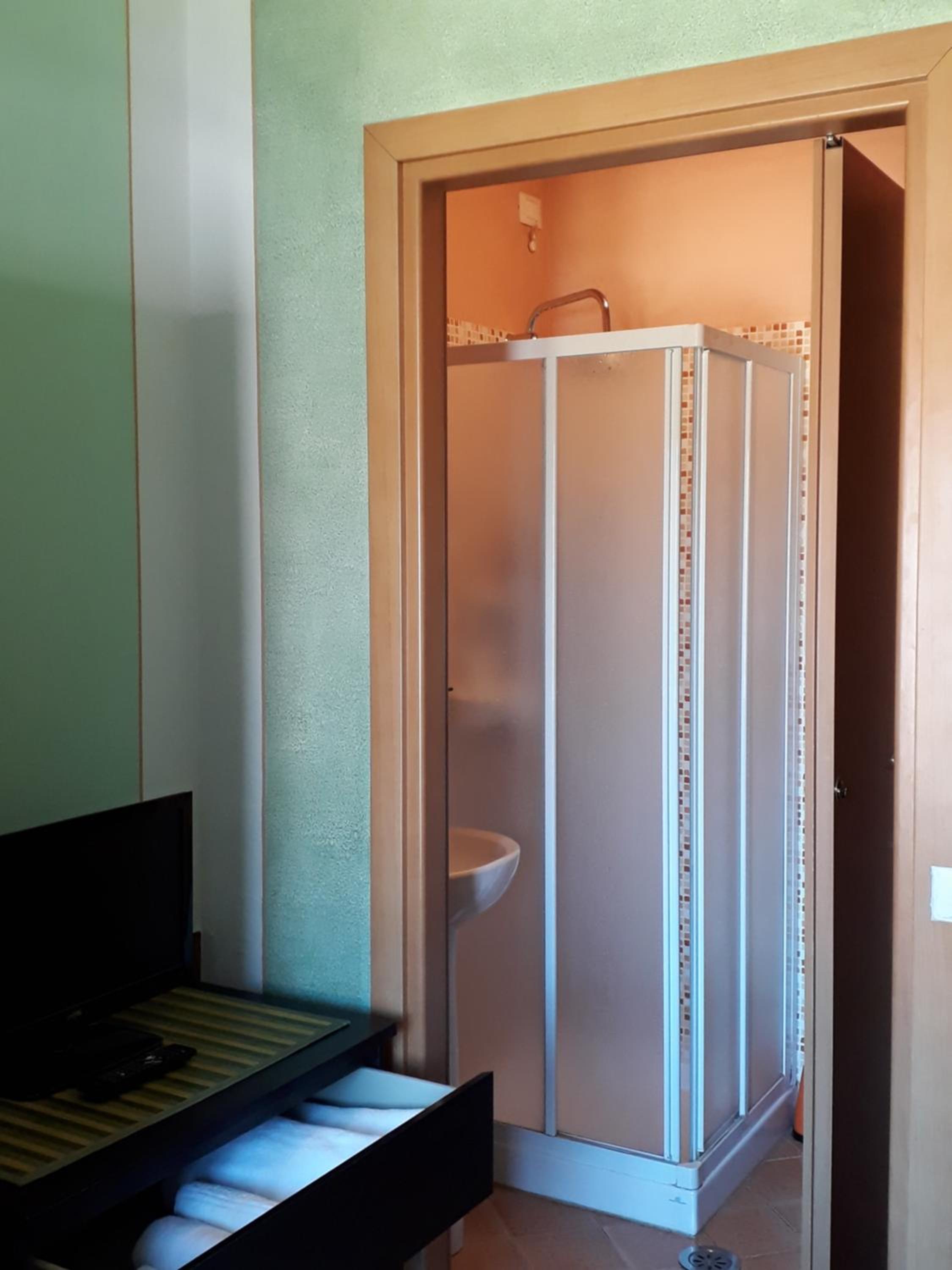 Double or Twin Room - Photo 9