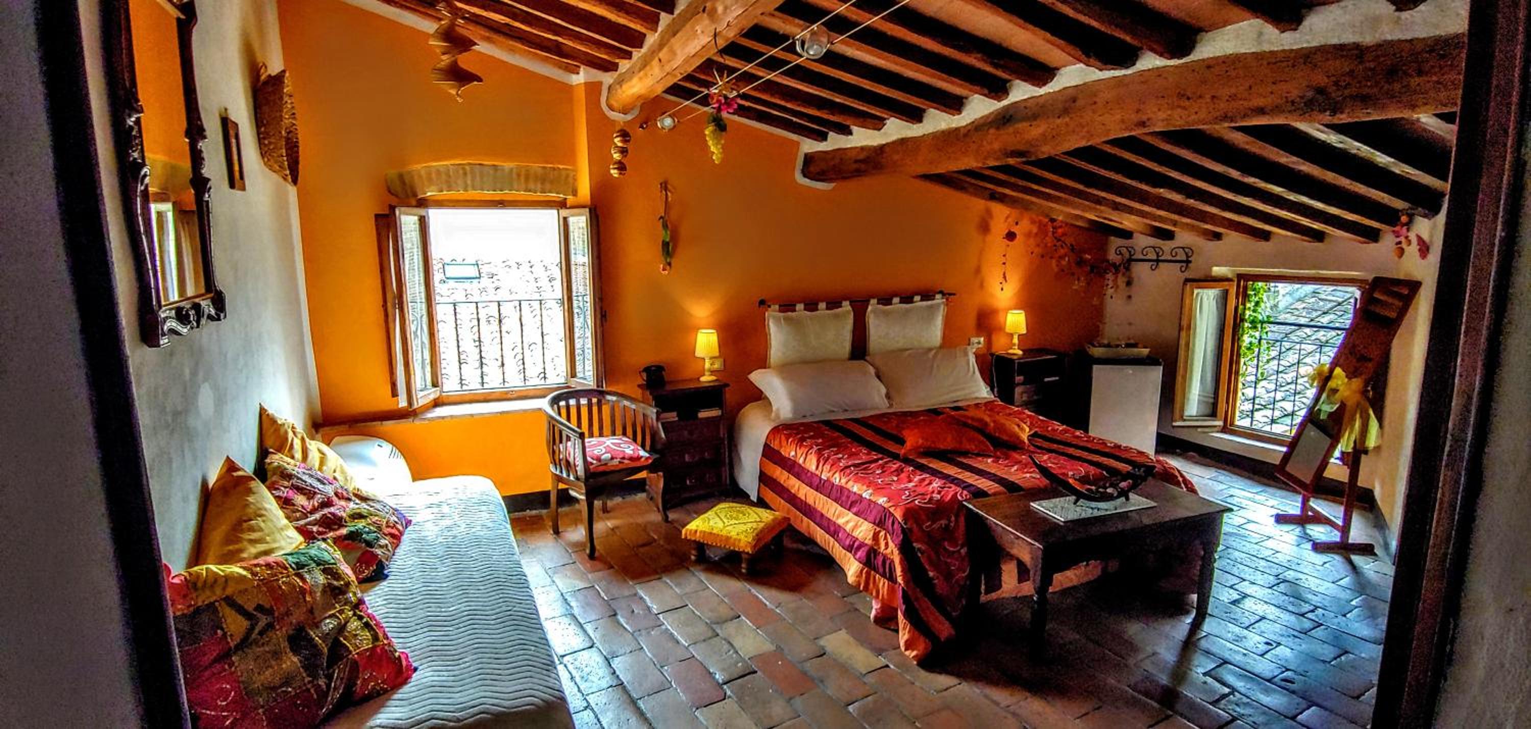 Superior Double Room with City View - Photo 3