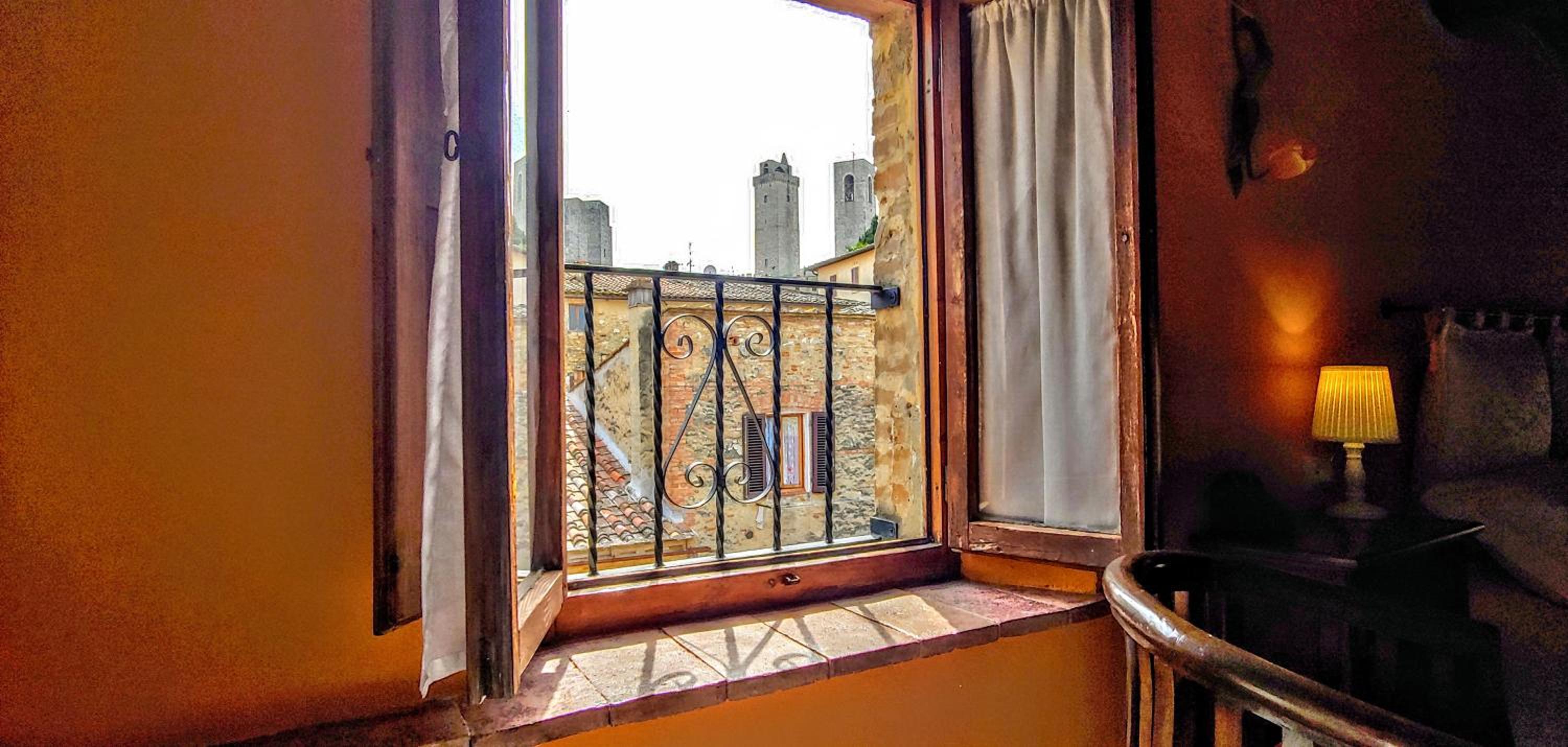 Superior Double Room with City View - Photo 4