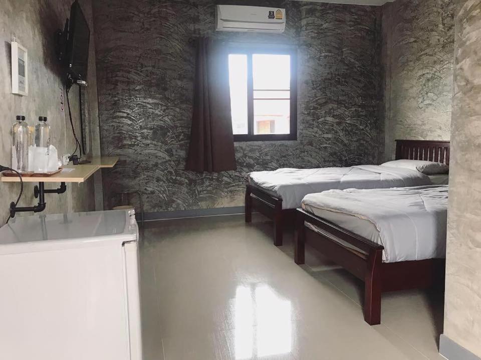 Superior Double Room with Two Double Beds - Photo 16