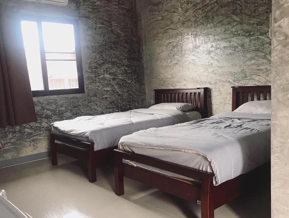 Superior Double Room with Two Double Beds - Photo 8
