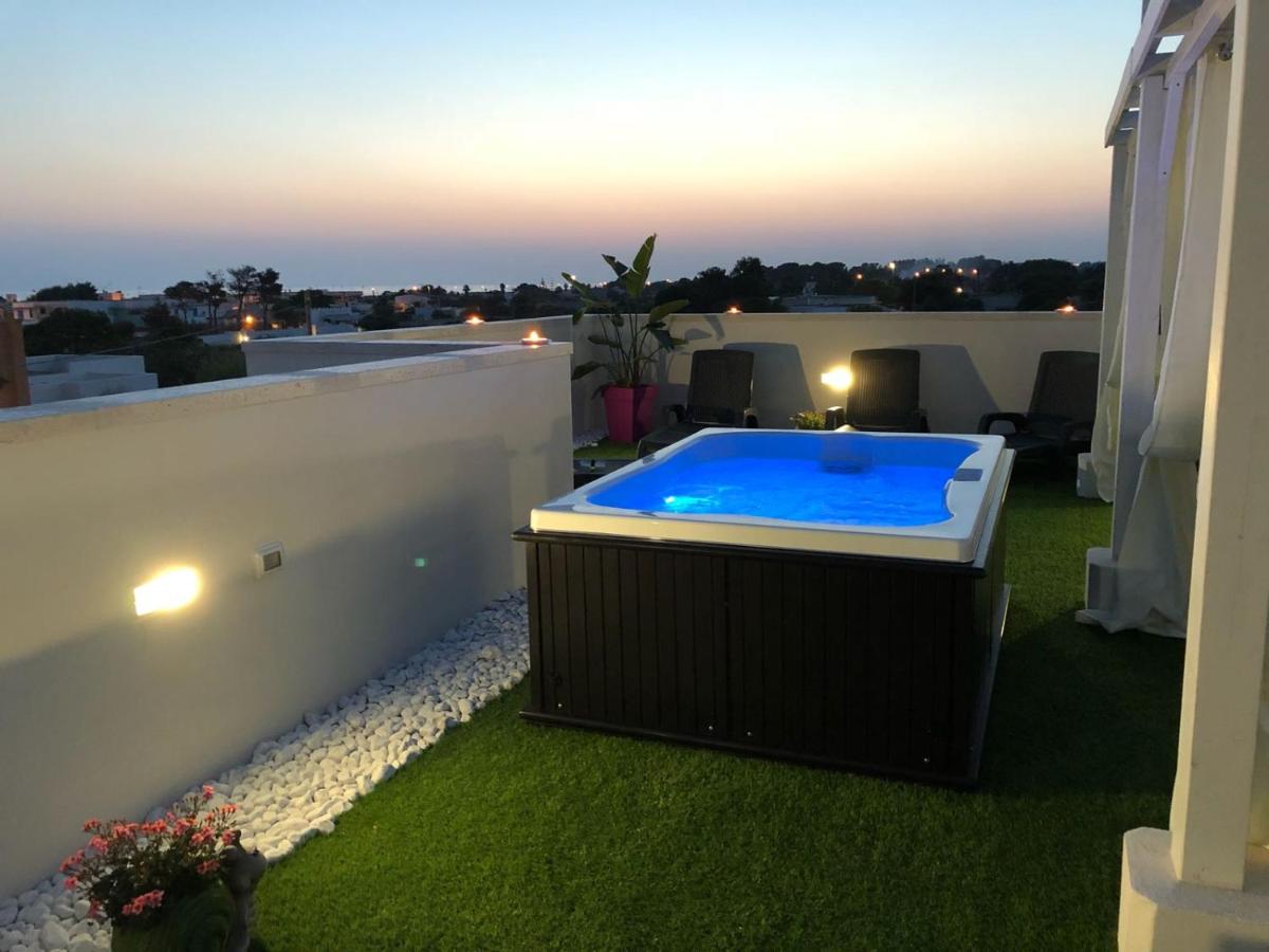 Deluxe Double Room with Balcony and Sea View photo 2