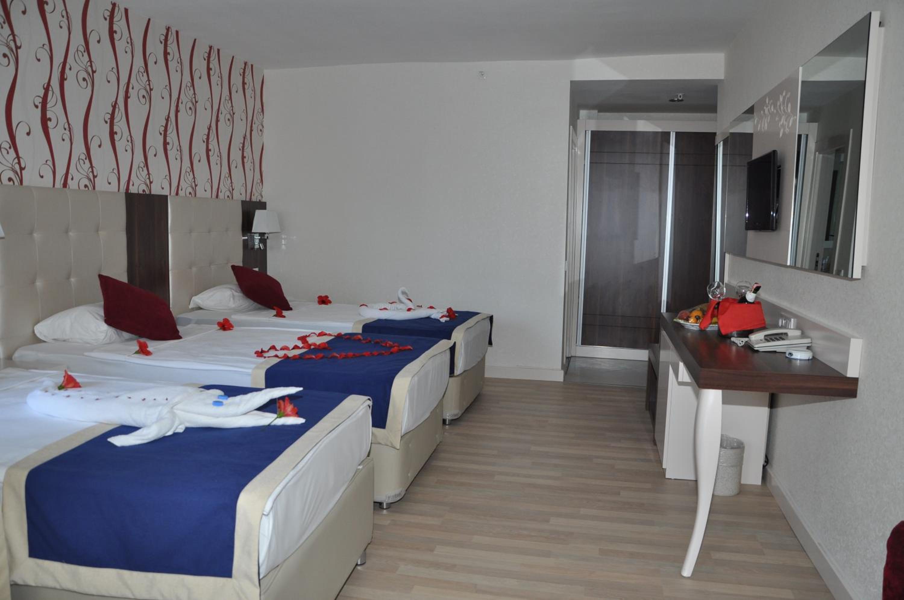 Standard Triple Room photo 3