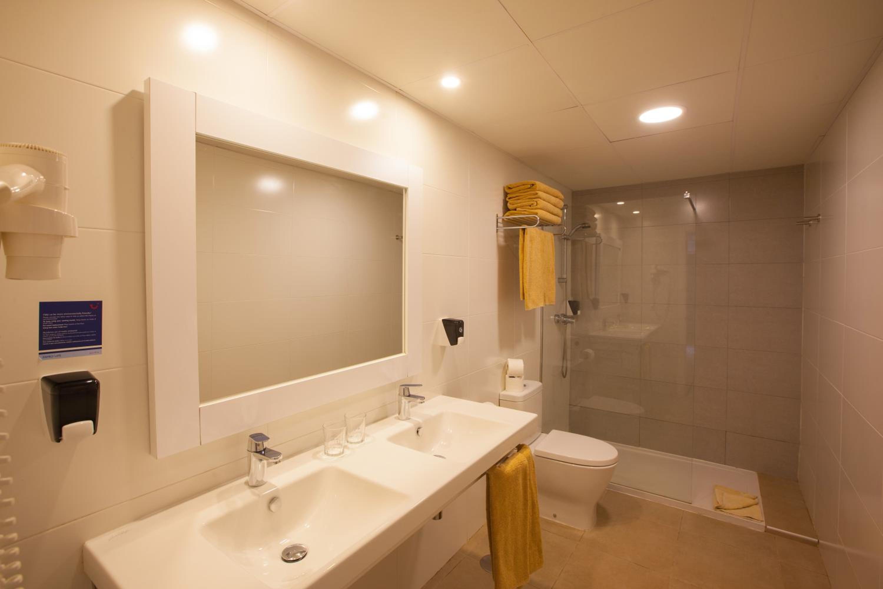Double Room (1 Adult)