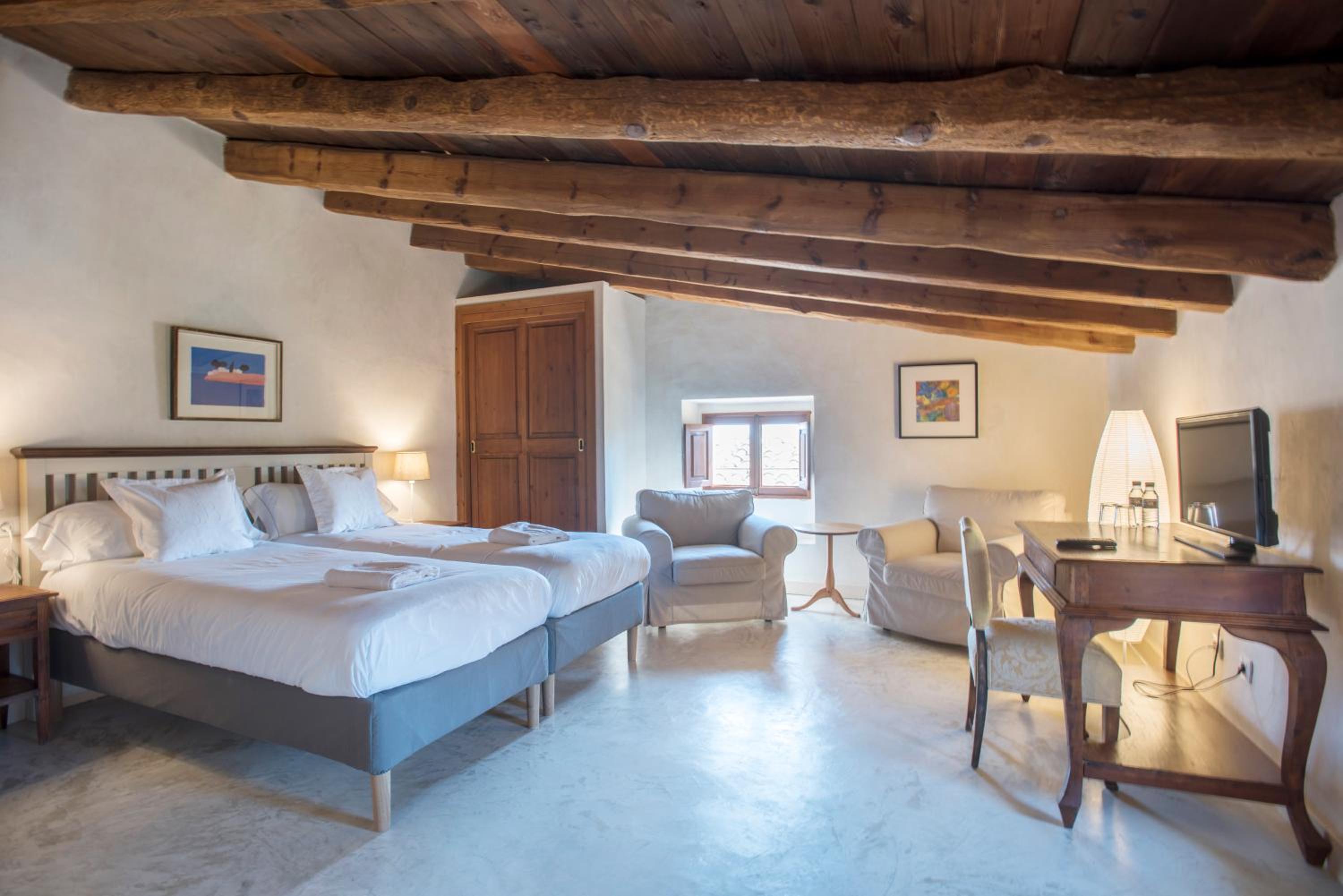 Double or Twin Room - Photo 6