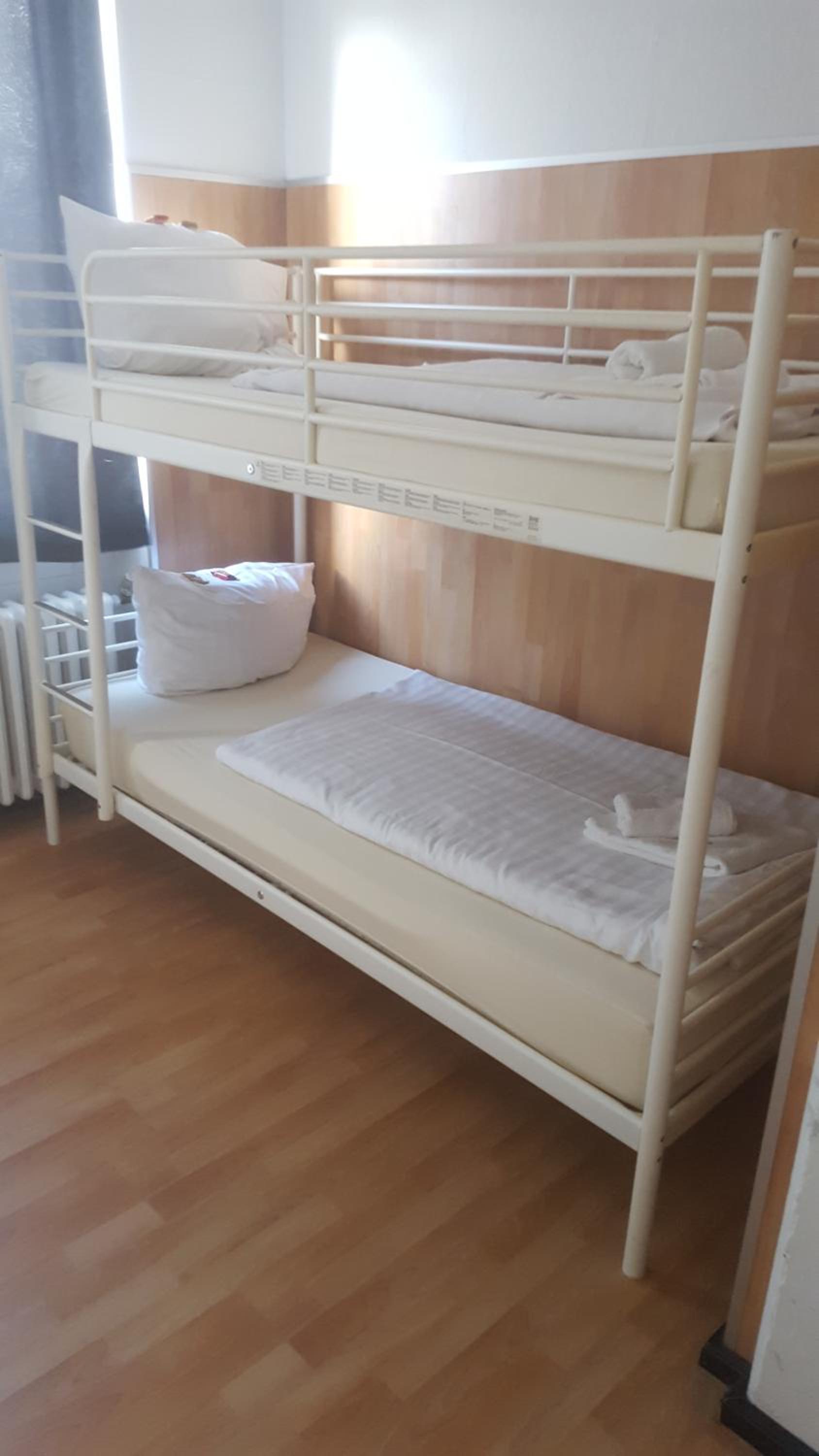 Single Room with Shared Bathroom photo 3