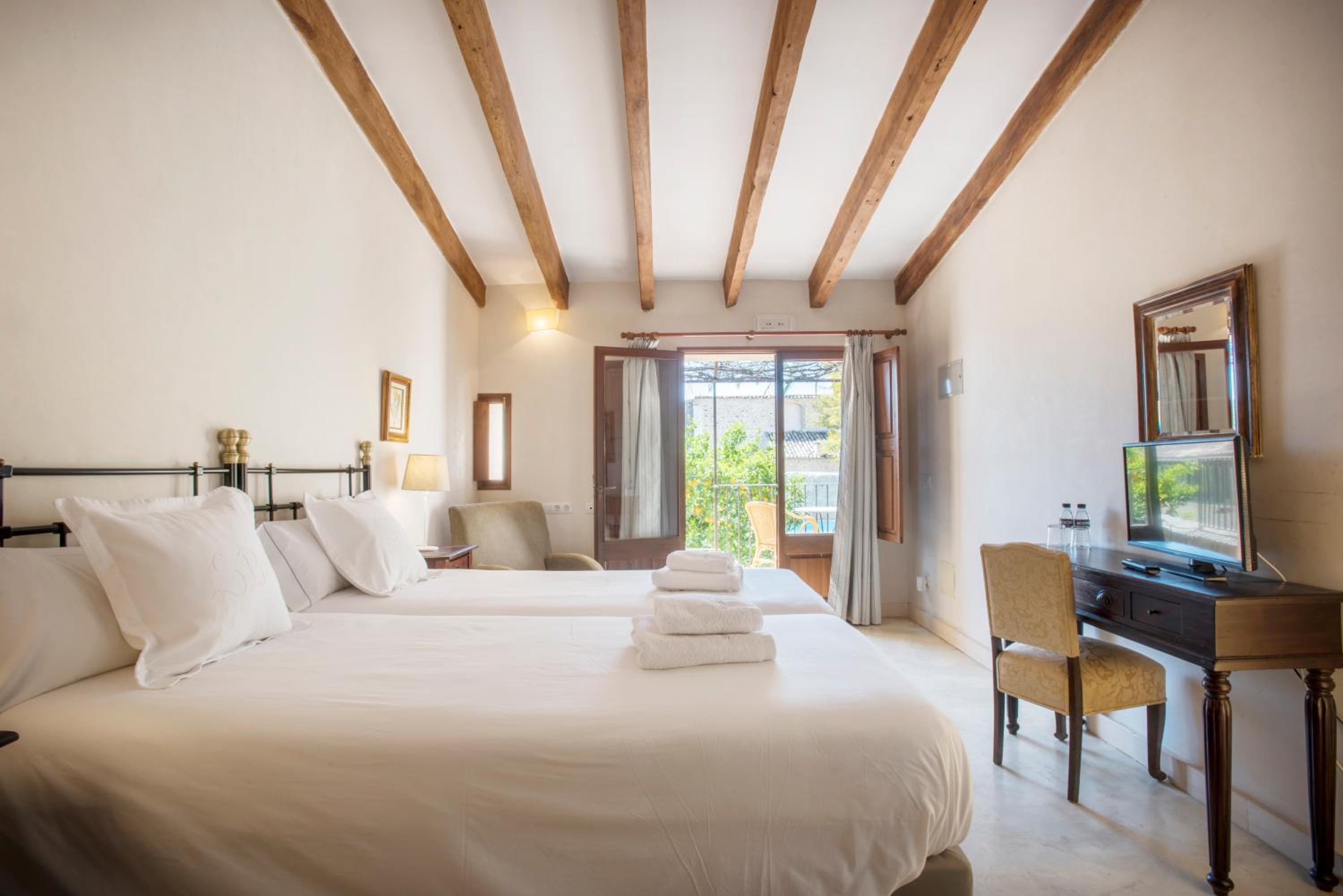 Double or Twin Room - Photo 10