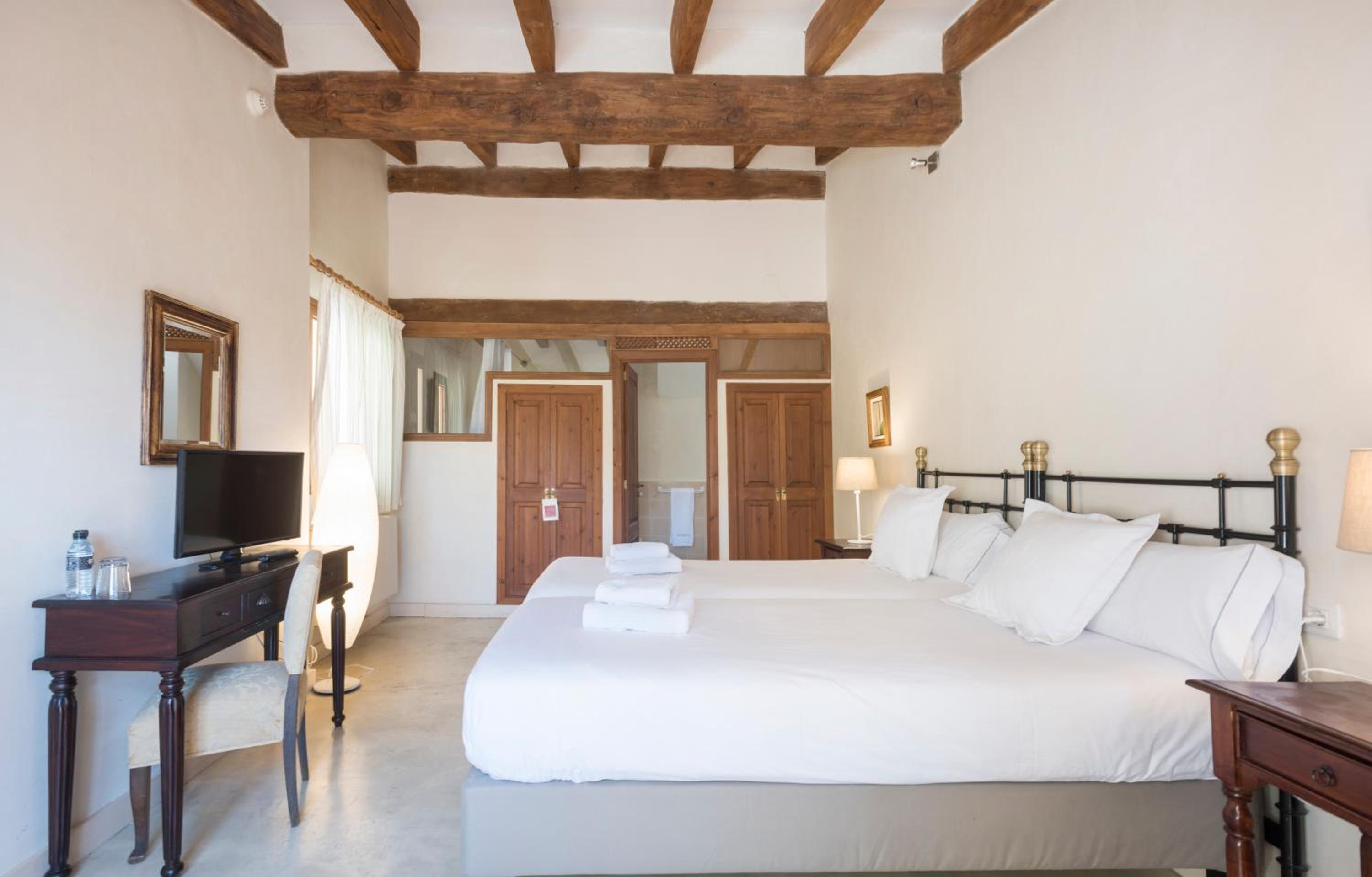 Double or Twin Room - Photo 1