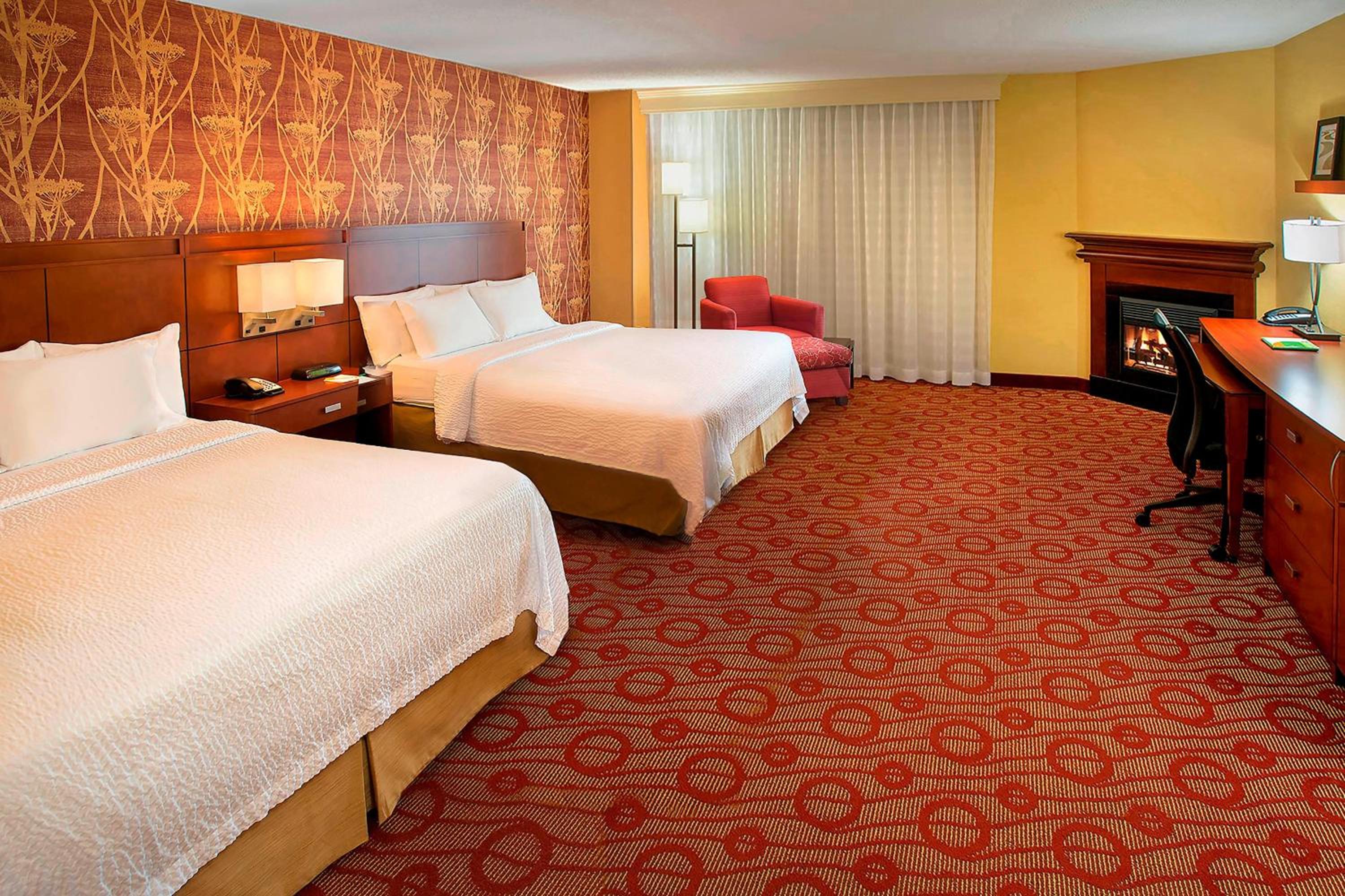 Queen Suite with Two Queen Beds