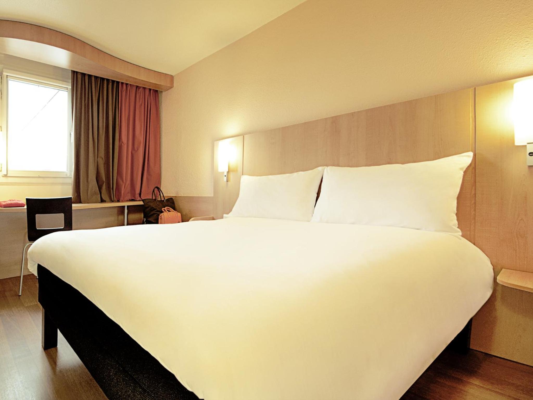Standard Double Room - Photo 9