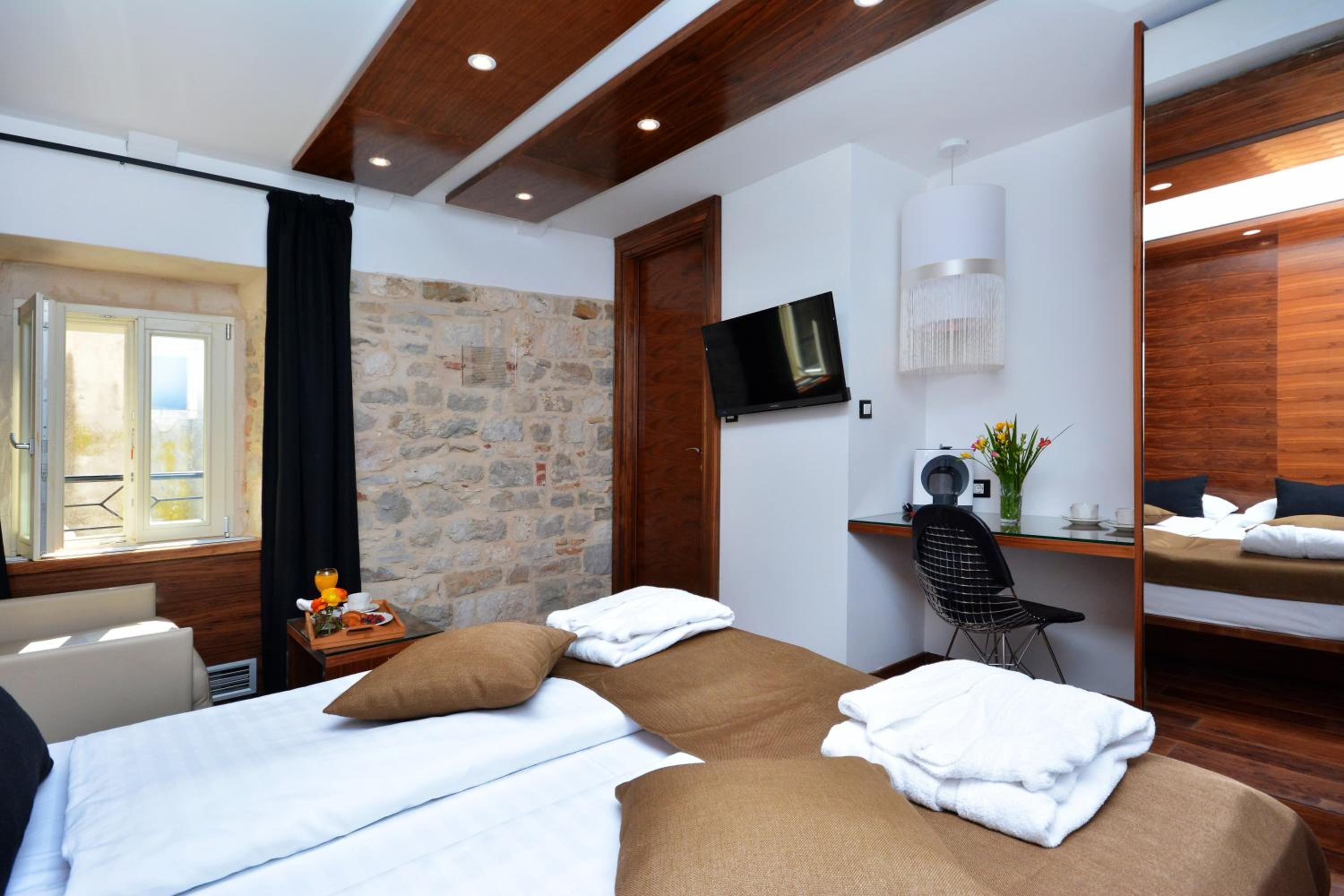 Deluxe Double Room - Photo 7