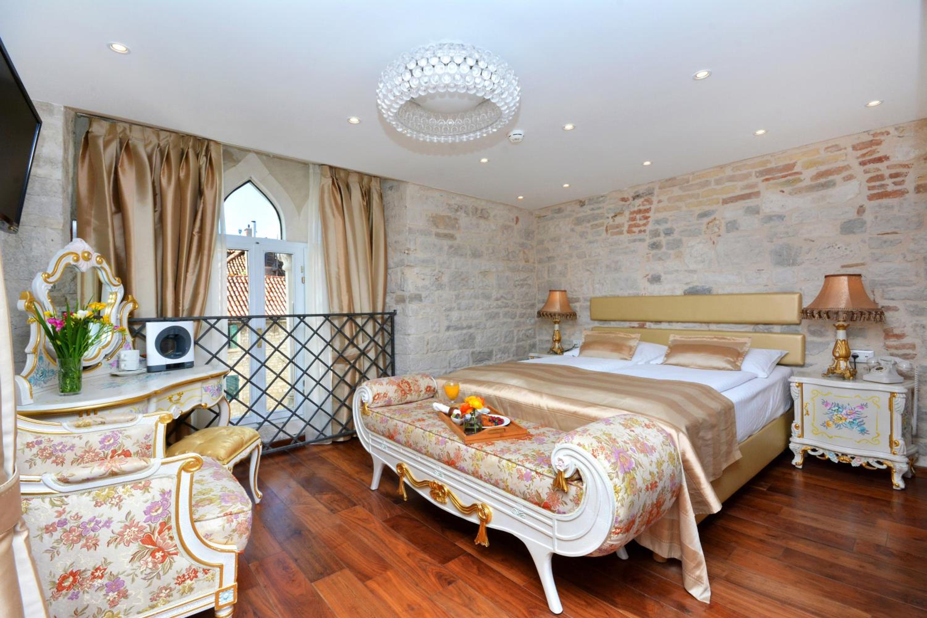Deluxe Double Room - Photo 14