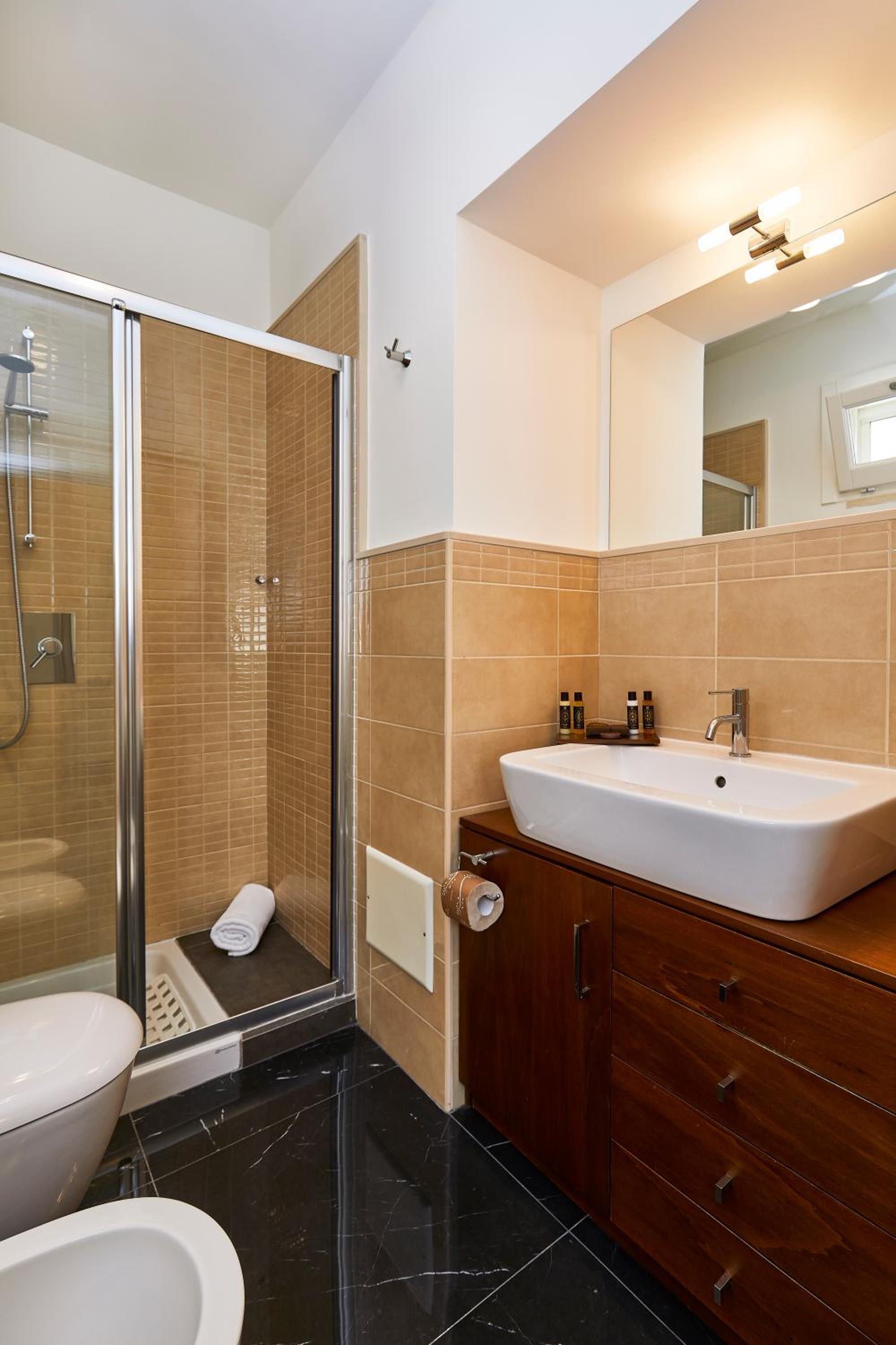 Standard Double Room - Photo 2
