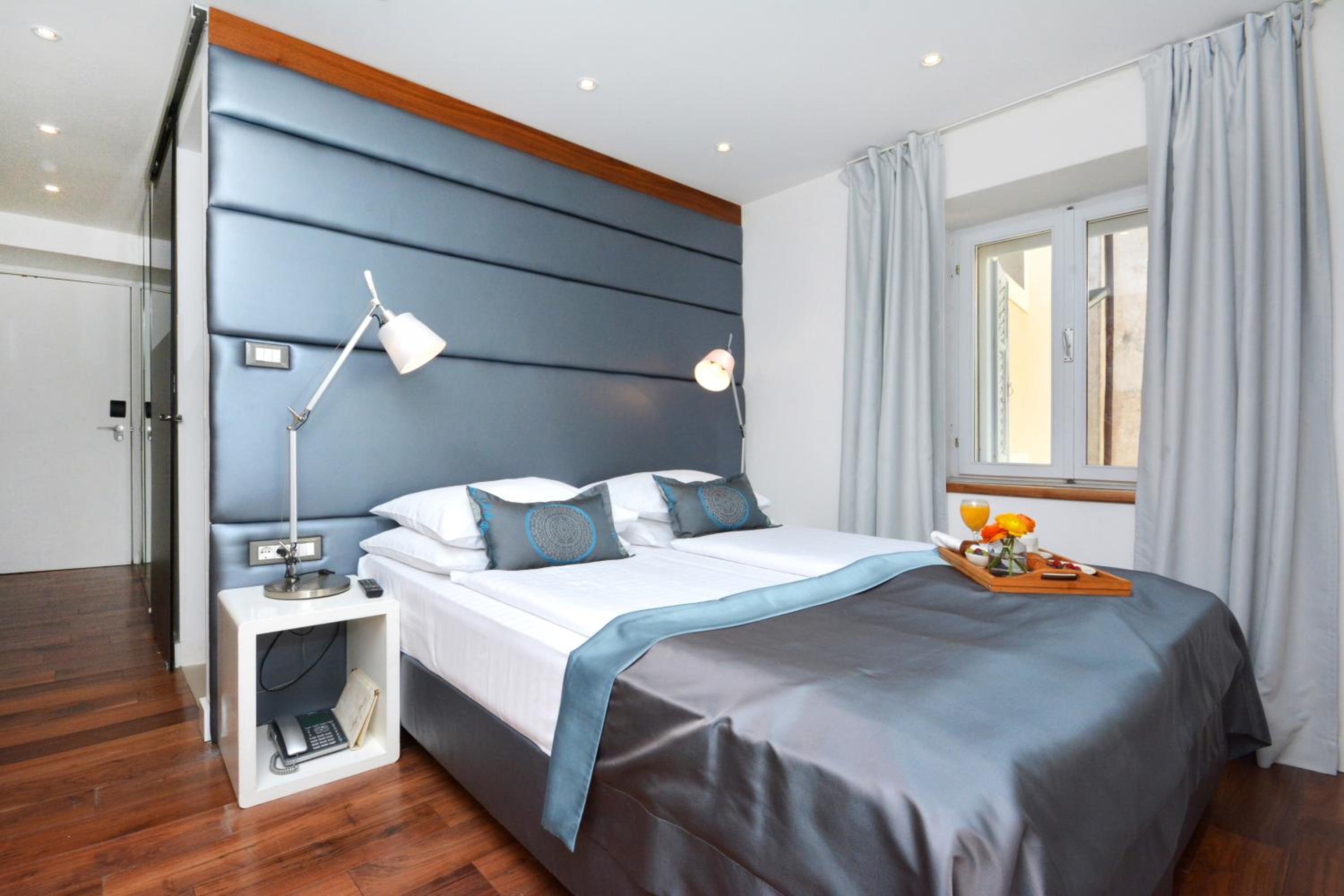 Standard Double Room - Photo 6