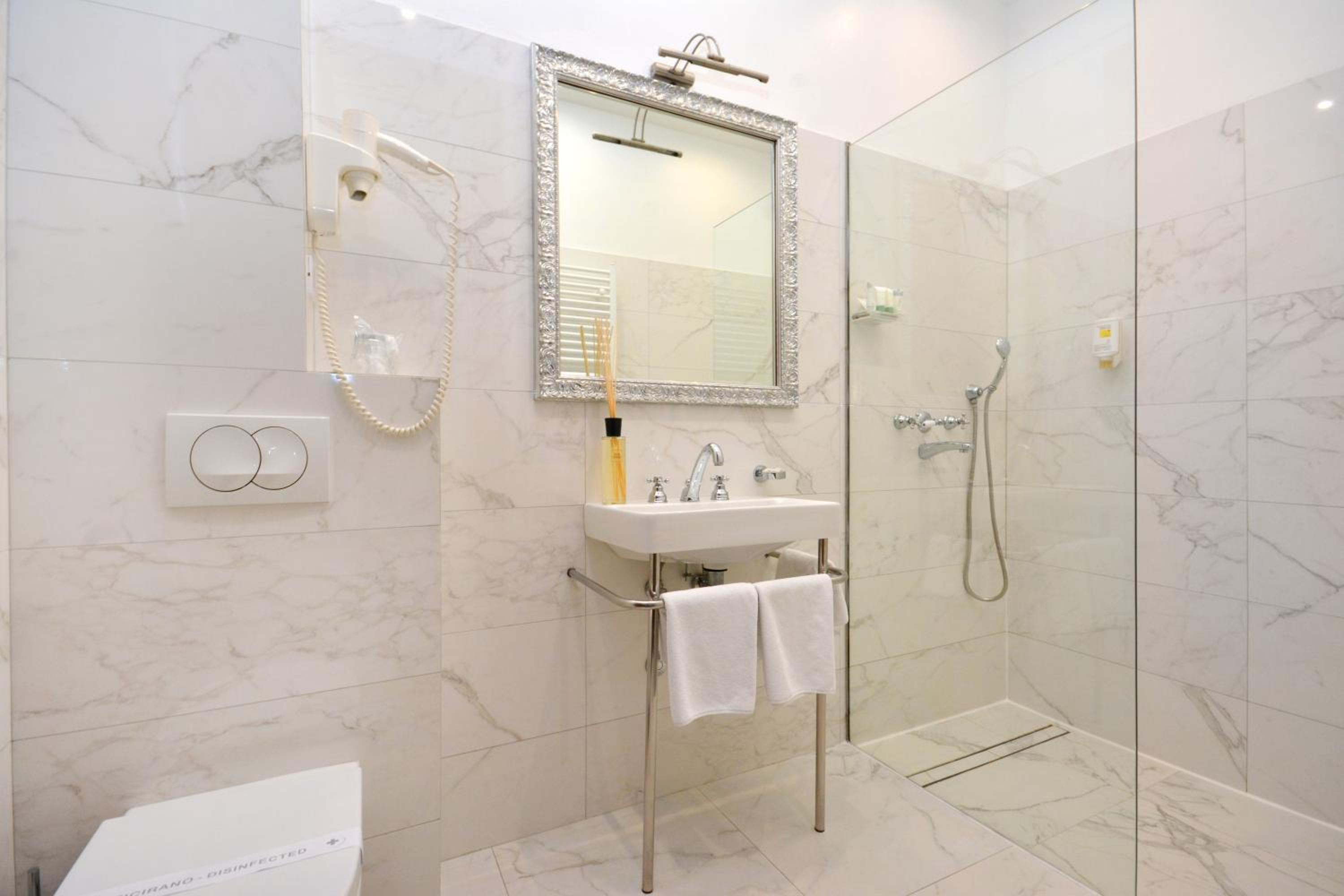 Superior Double Room - Photo 12