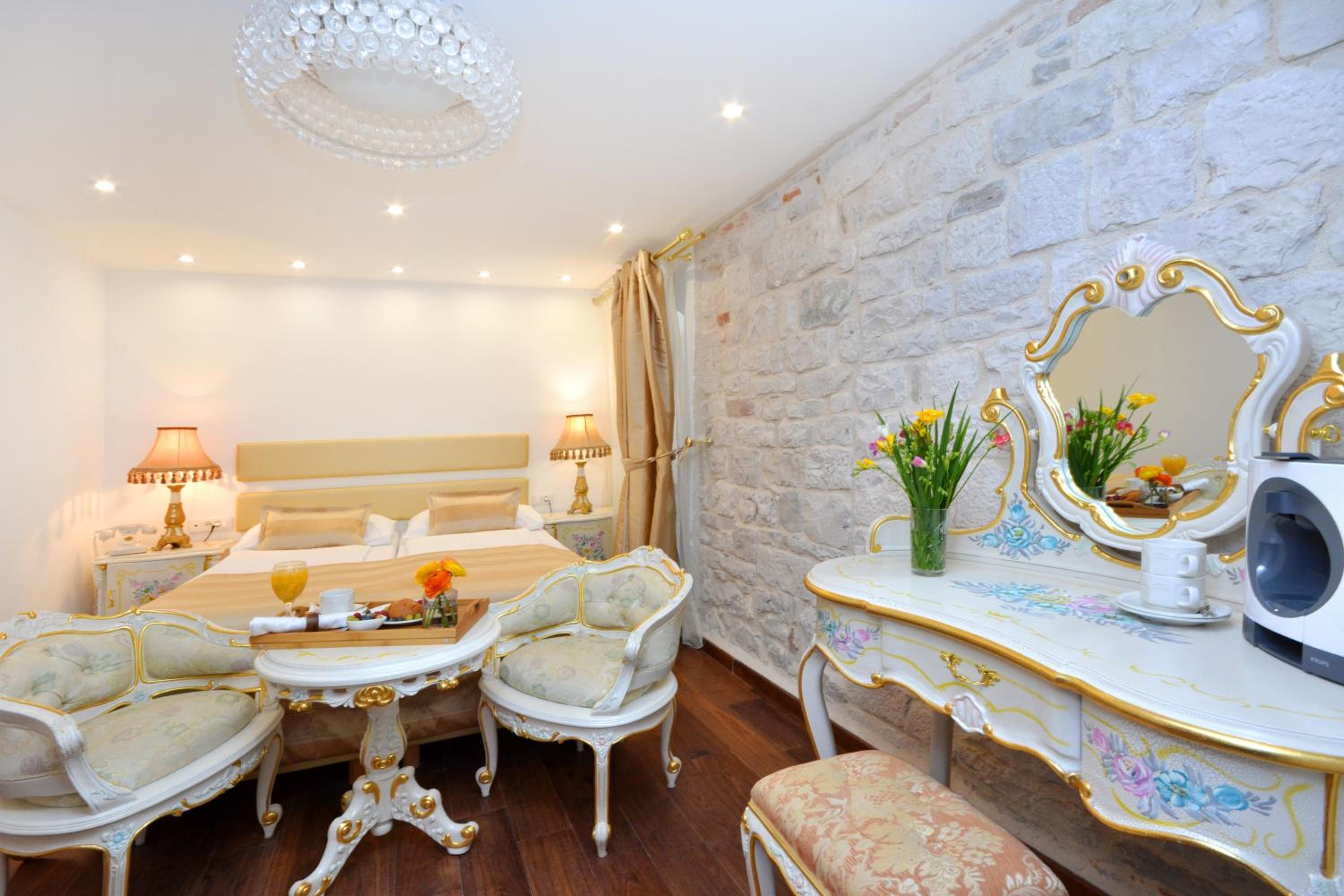 Standard Double Room - Photo 2
