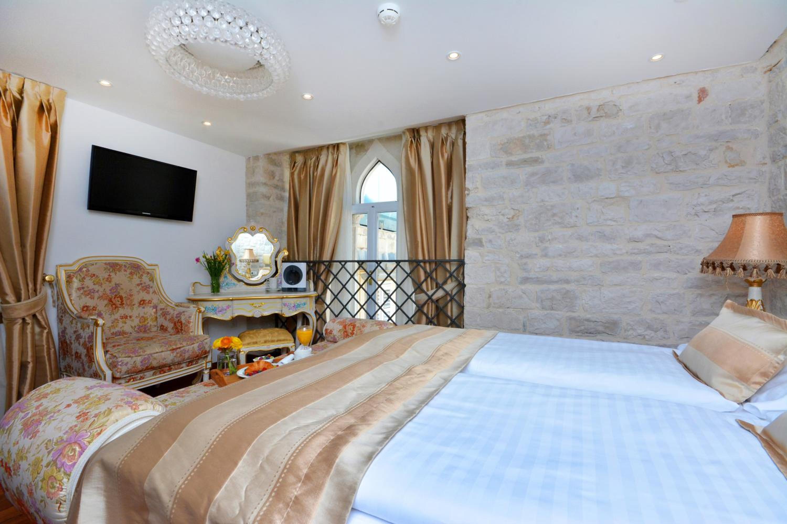 Deluxe Double Room - Photo 10