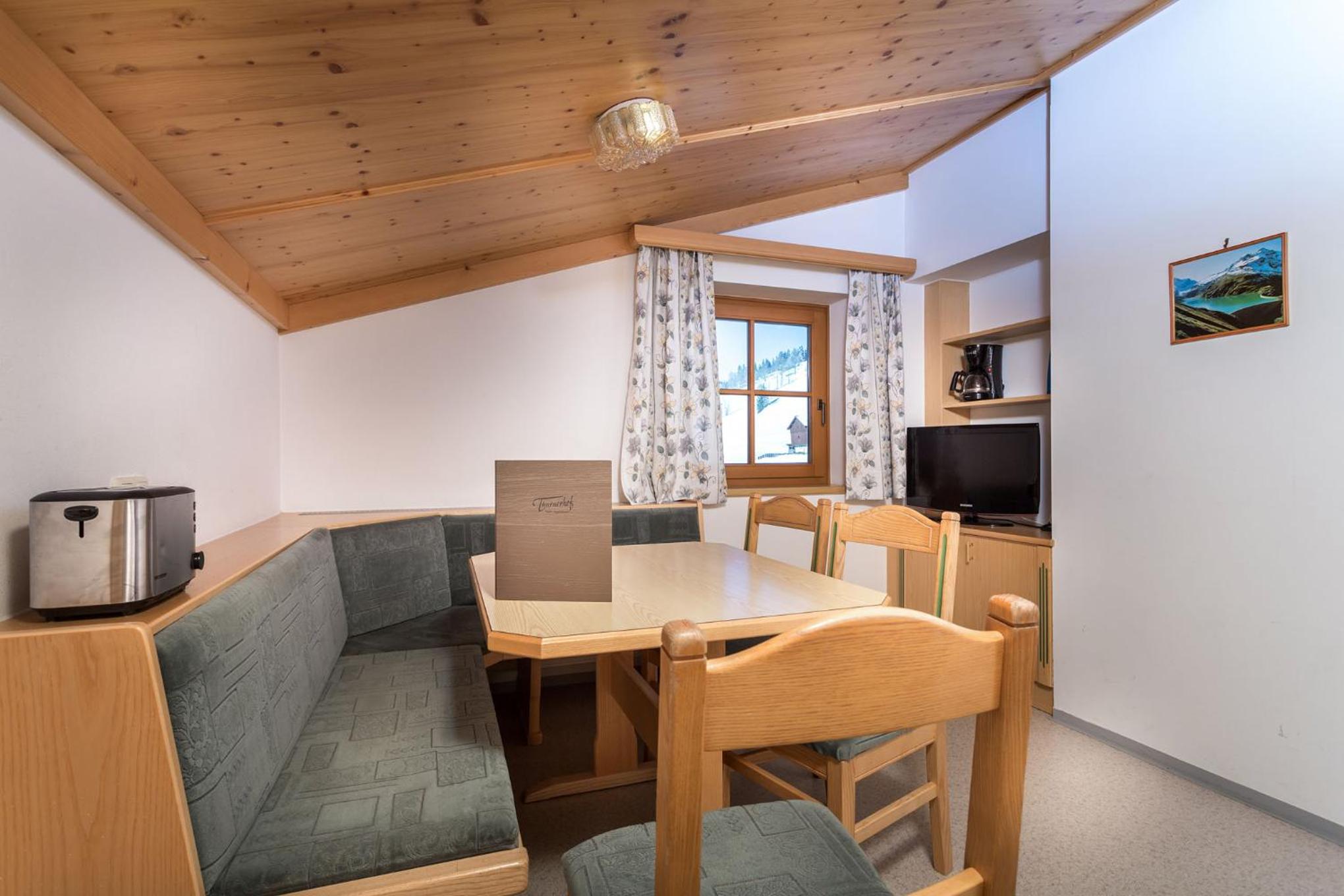 Two-Bedroom Apartment with Balcony - Annex - Photo 3