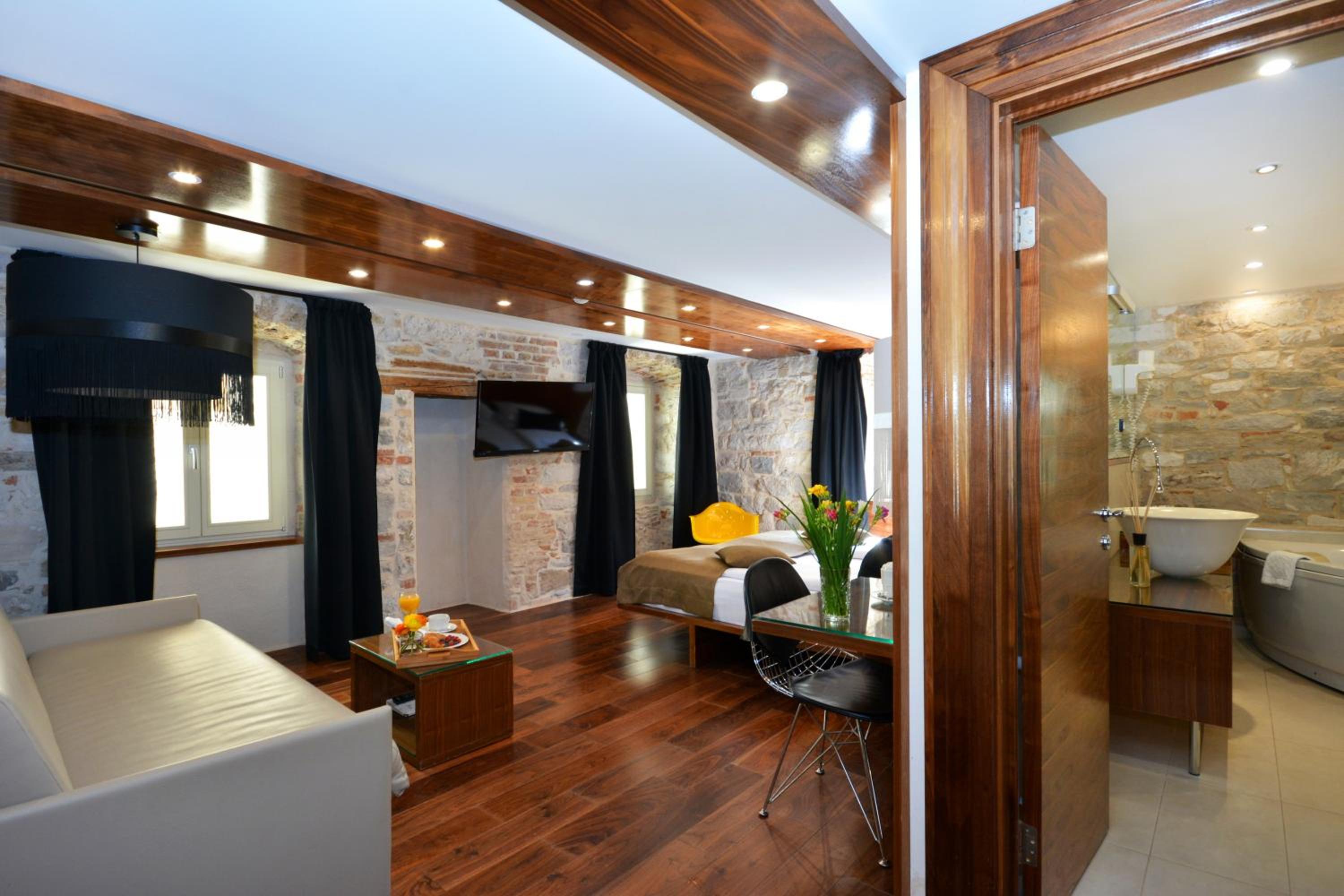 Deluxe Quadruple Room - Photo 3