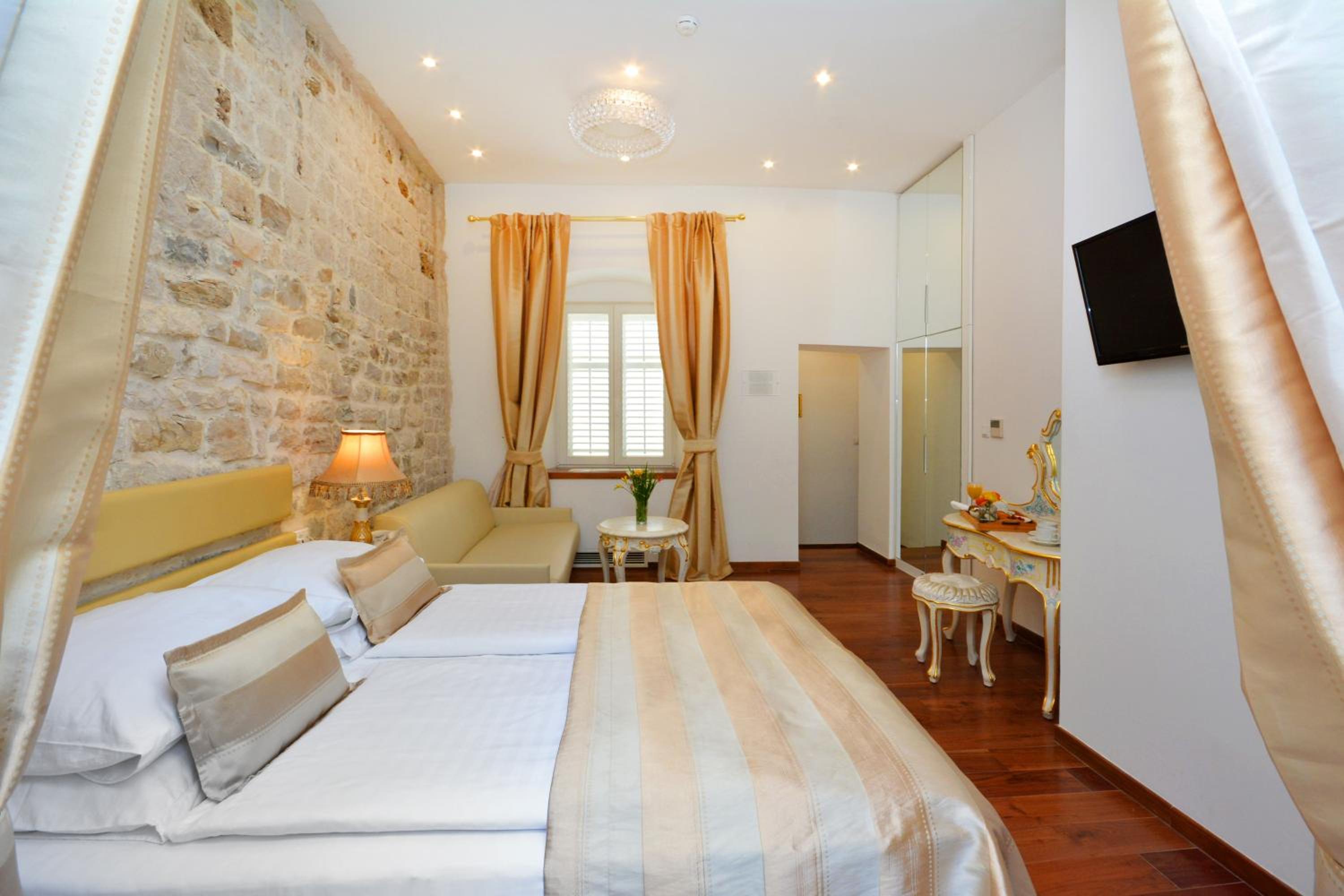 Deluxe Quadruple Room - Photo 9