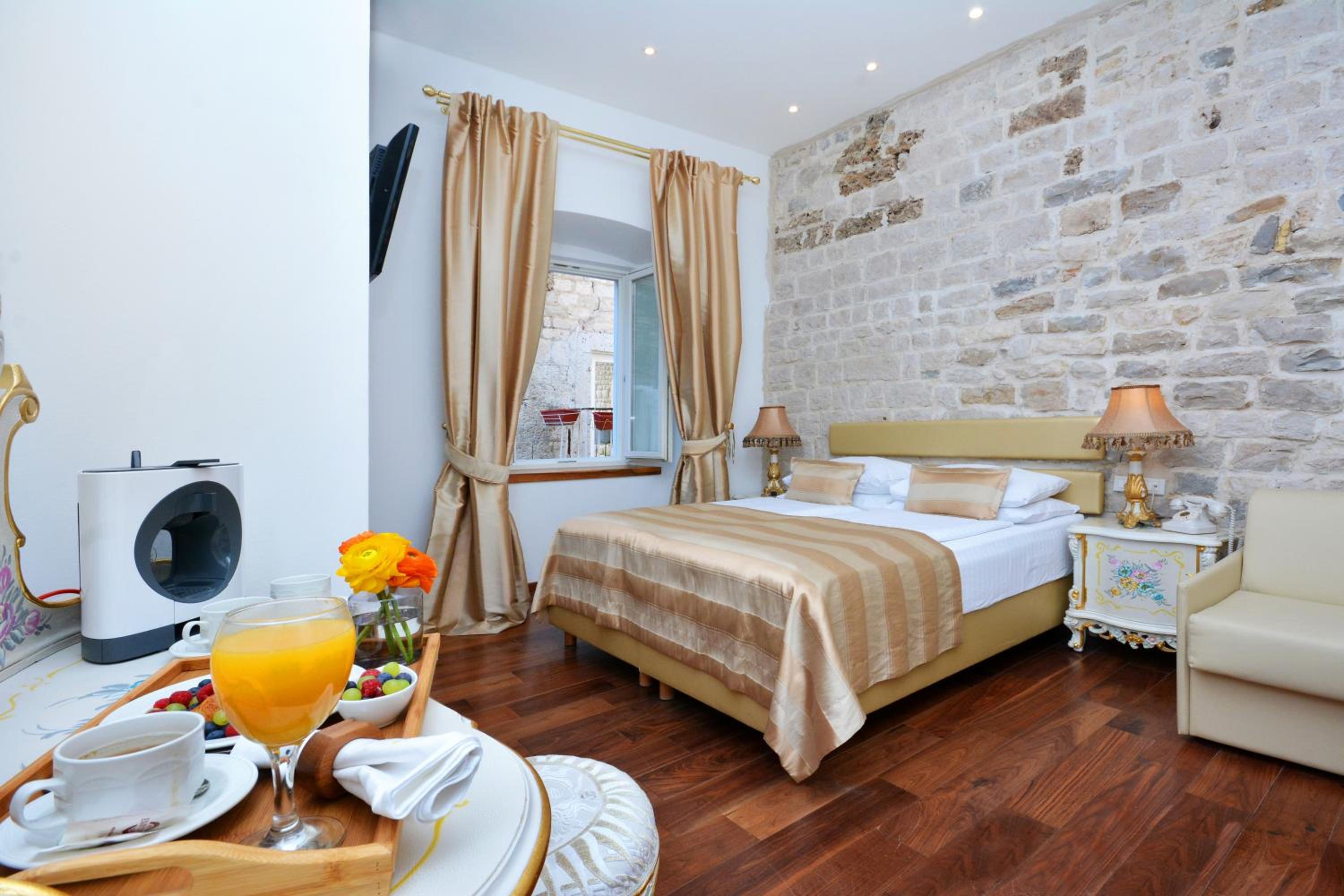 Deluxe Quadruple Room - City View