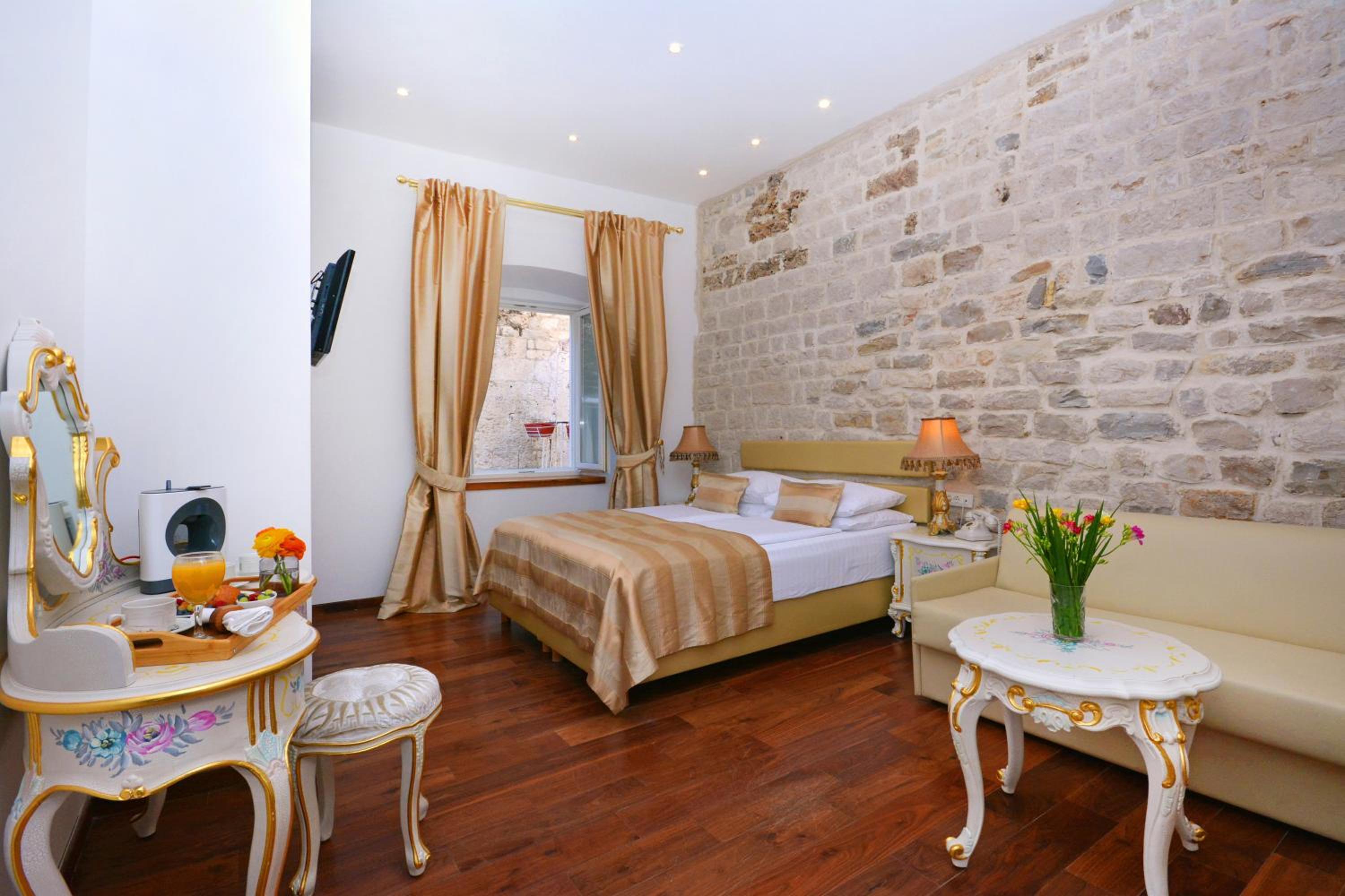 Deluxe Quadruple Room - Photo 6