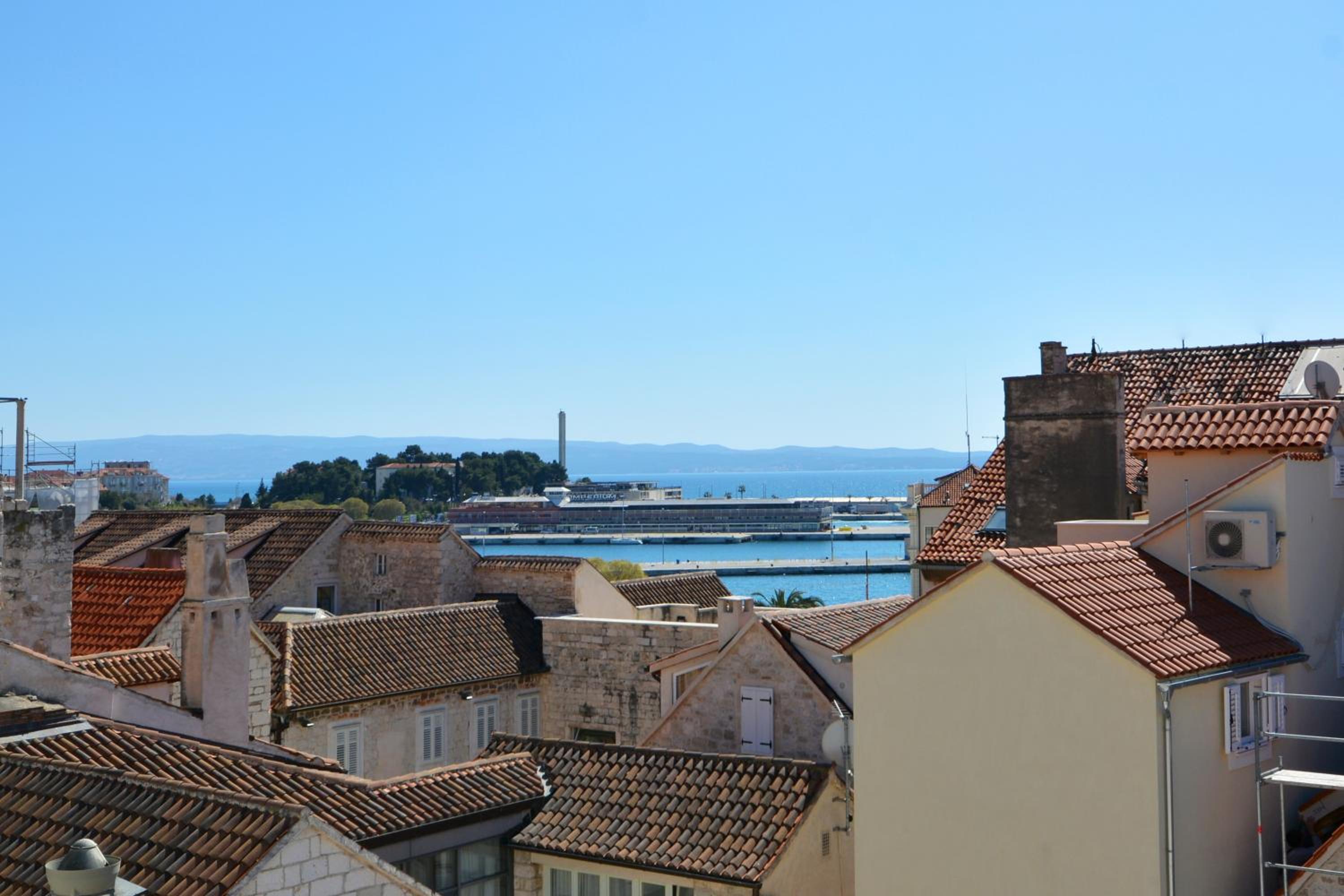 Deluxe Family Room With Balcony And Sea View