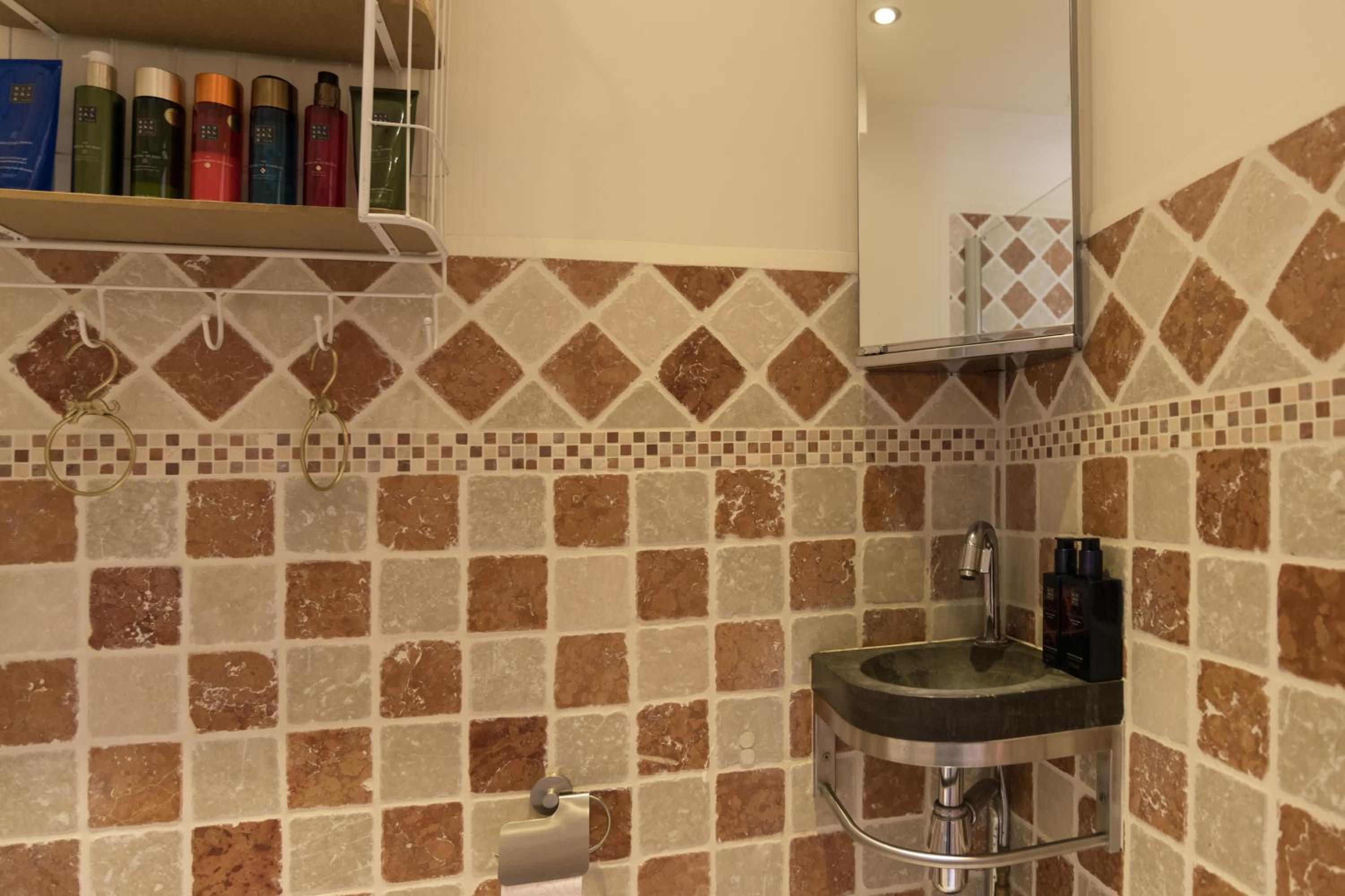 Double Room with Private Bathroom thumbnail 5
