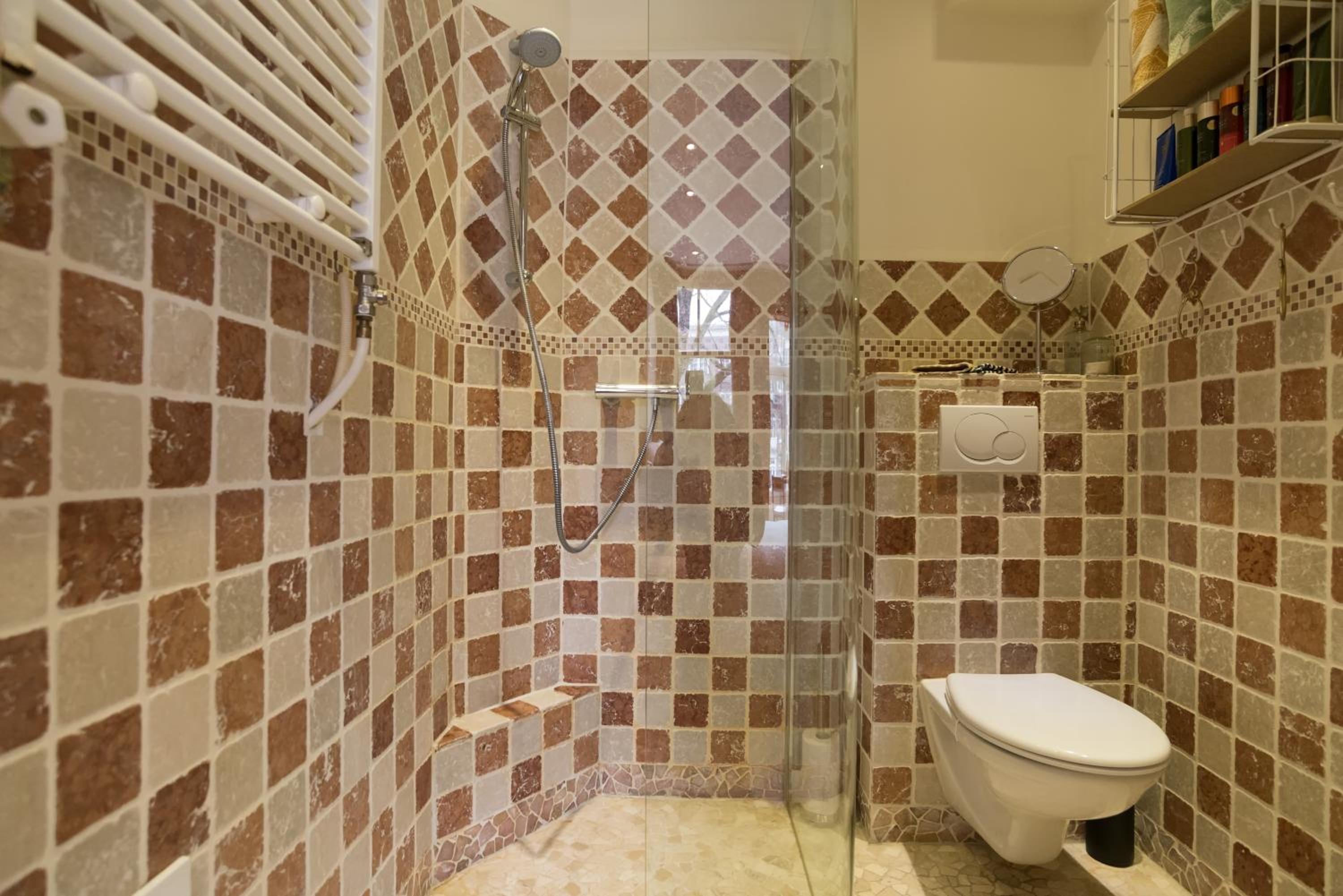 Double Room with Private Bathroom thumbnail 6