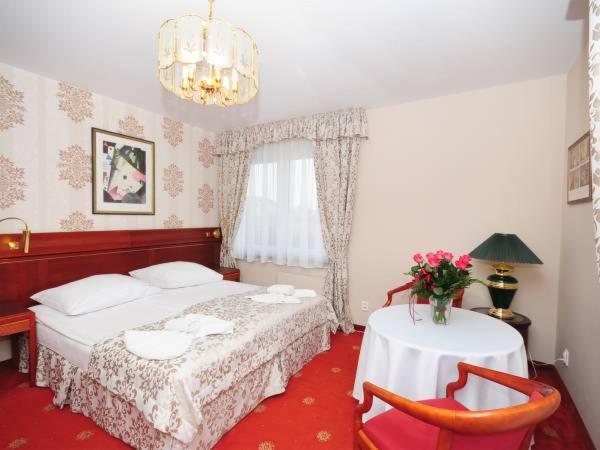 Deluxe Family Room - Photo 2