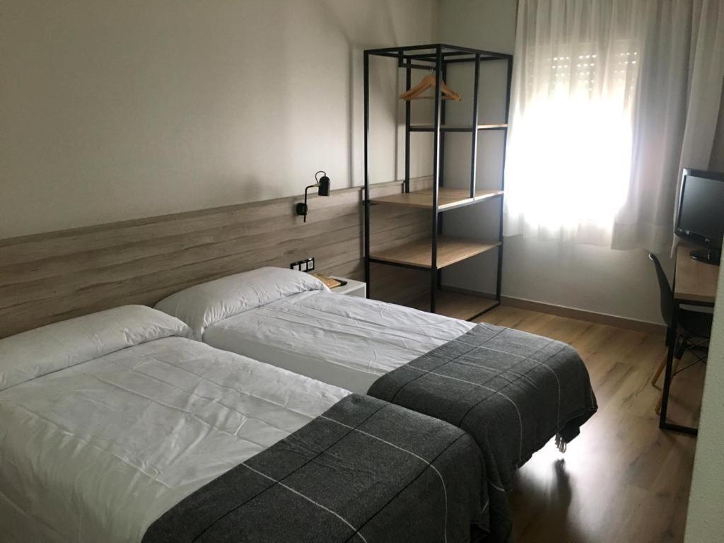Double or Twin Room - Photo 3