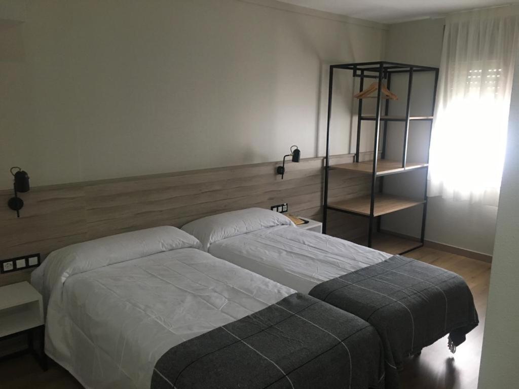 Double or Twin Room - Photo 4