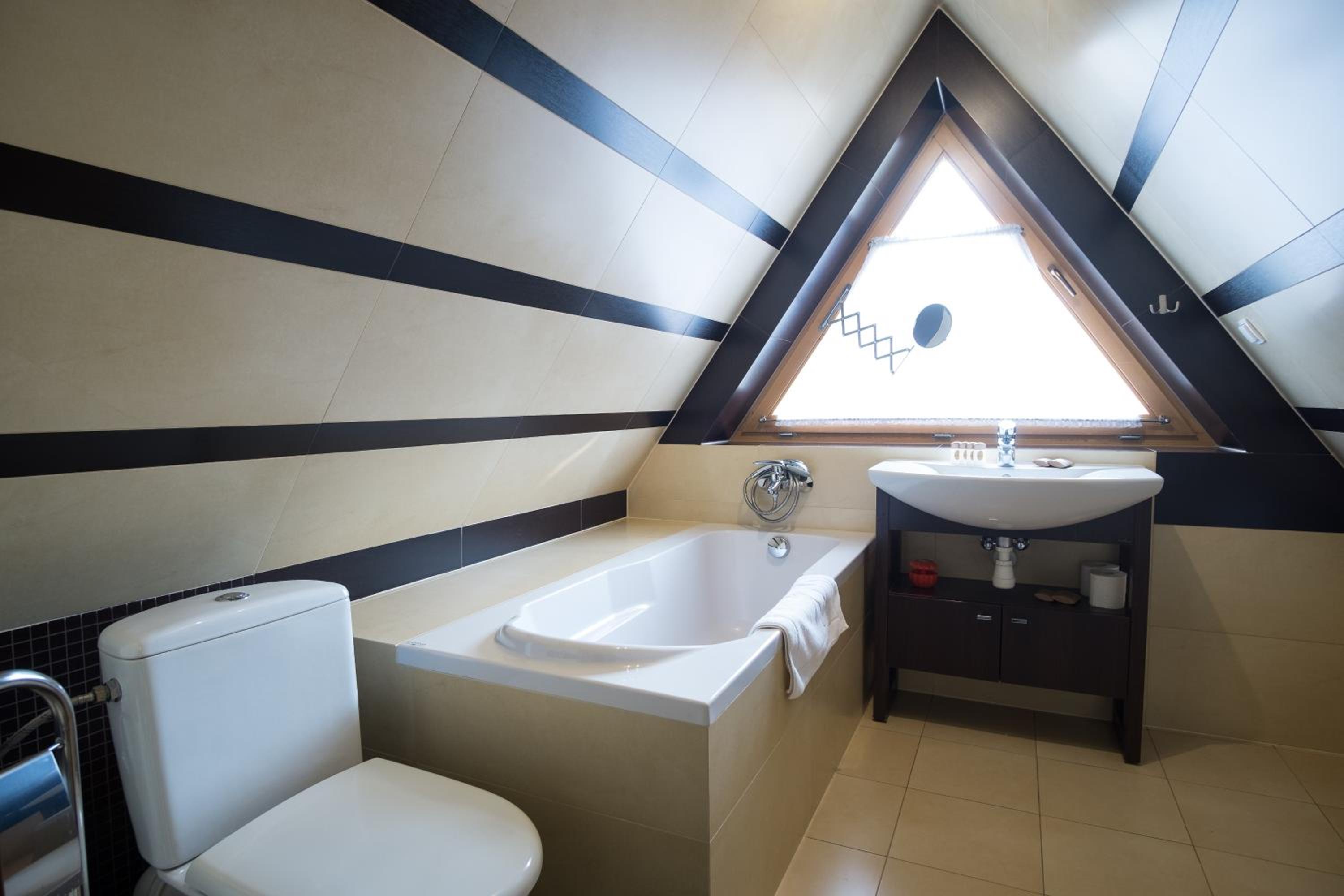 One-Bedroom Apartment with Twin Beds - Photo 3