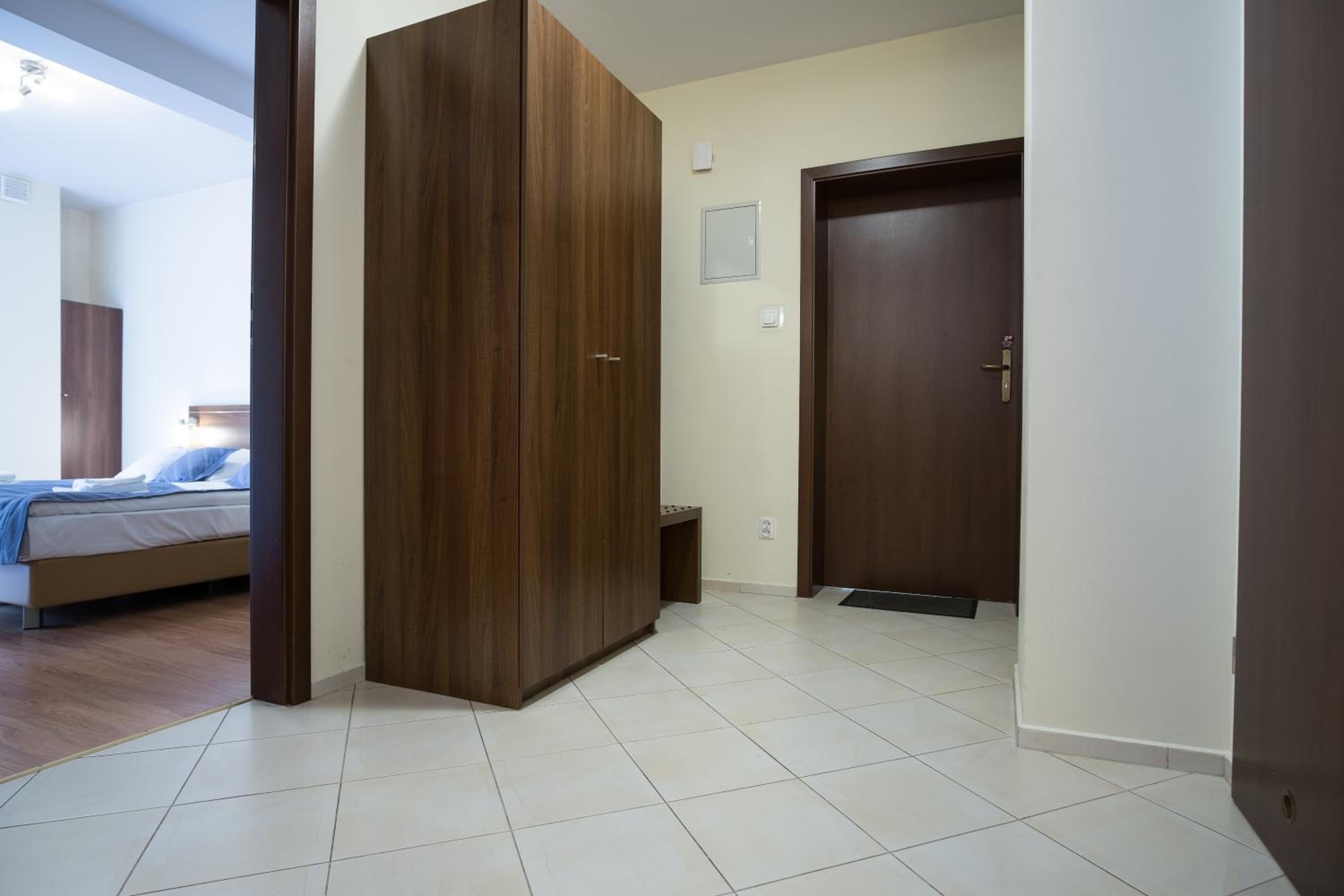 One-Bedroom Apartment with Twin Beds - Photo 5