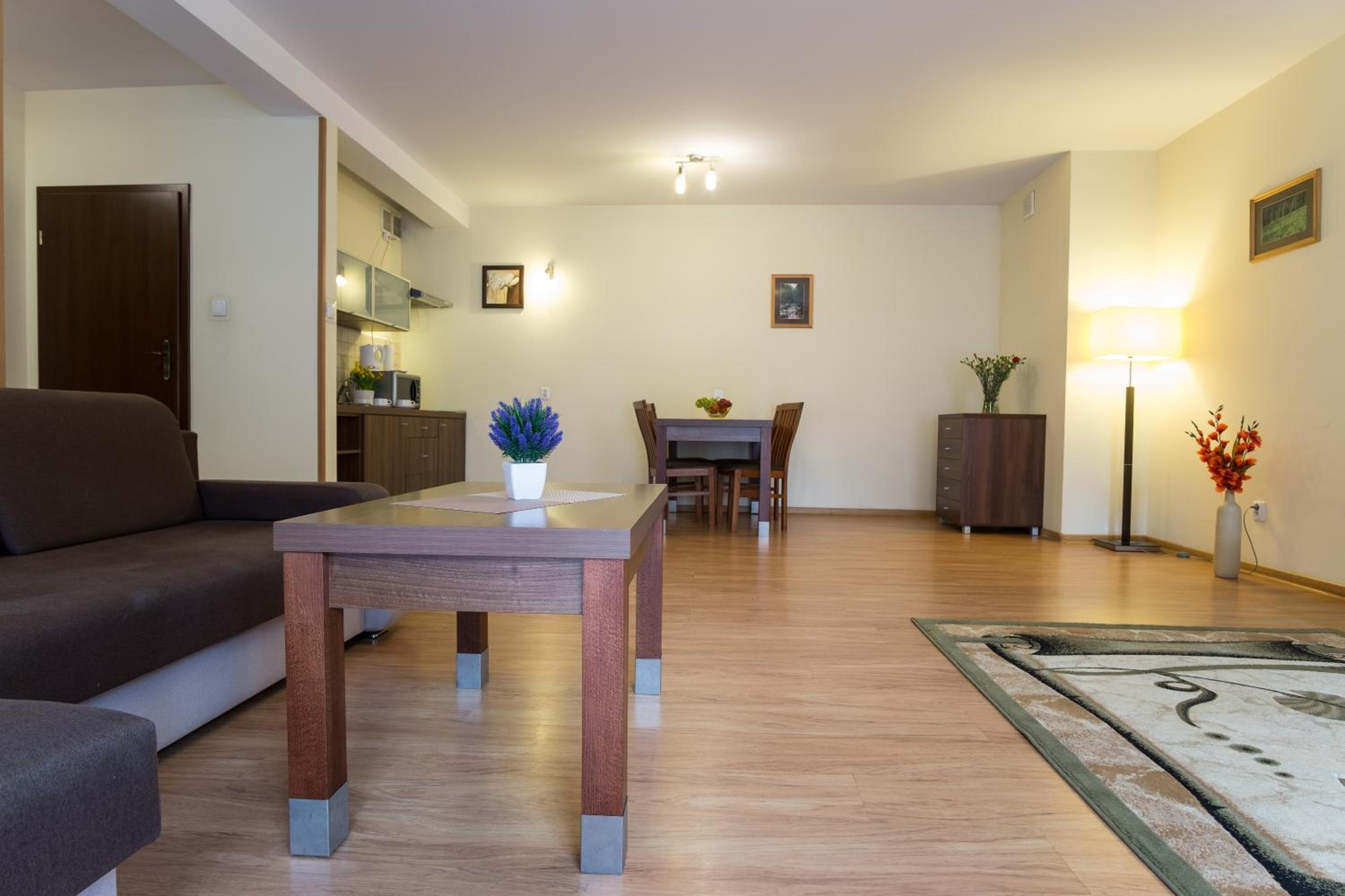 One-Bedroom Apartment with Twin Beds - Photo 11