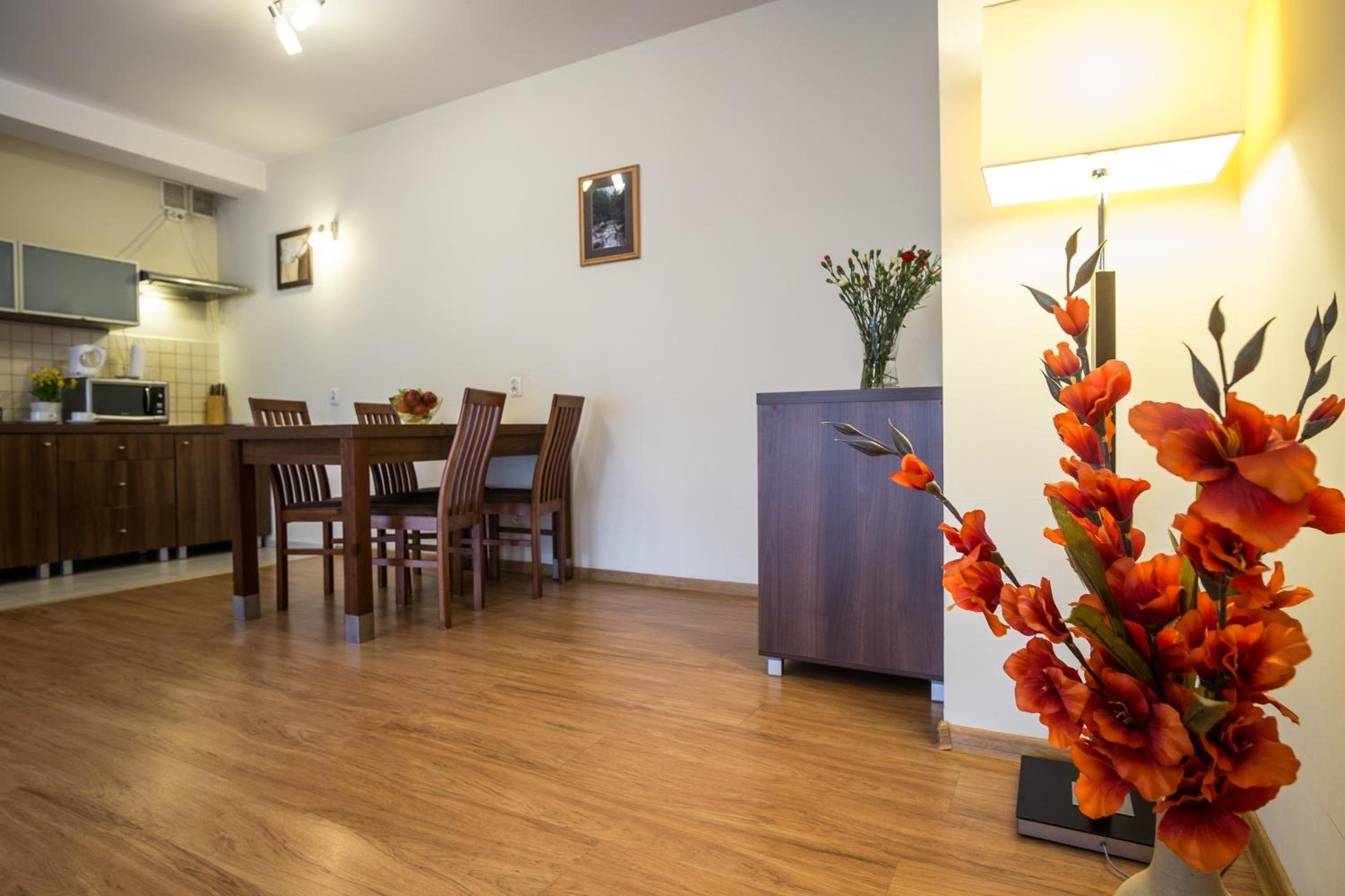 One-Bedroom Apartment with Twin Beds - Photo 12