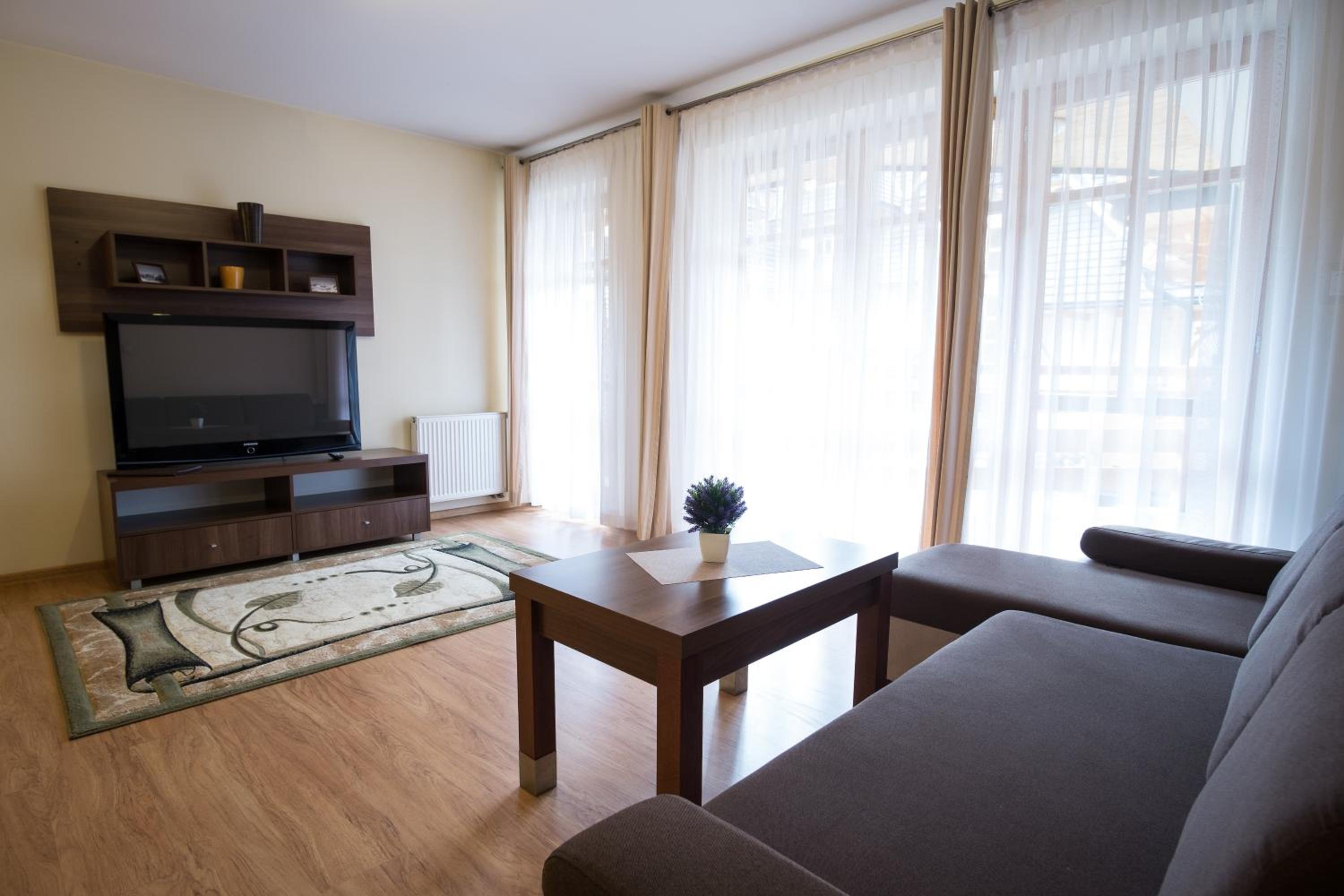 One-Bedroom Apartment with Twin Beds - Photo 13