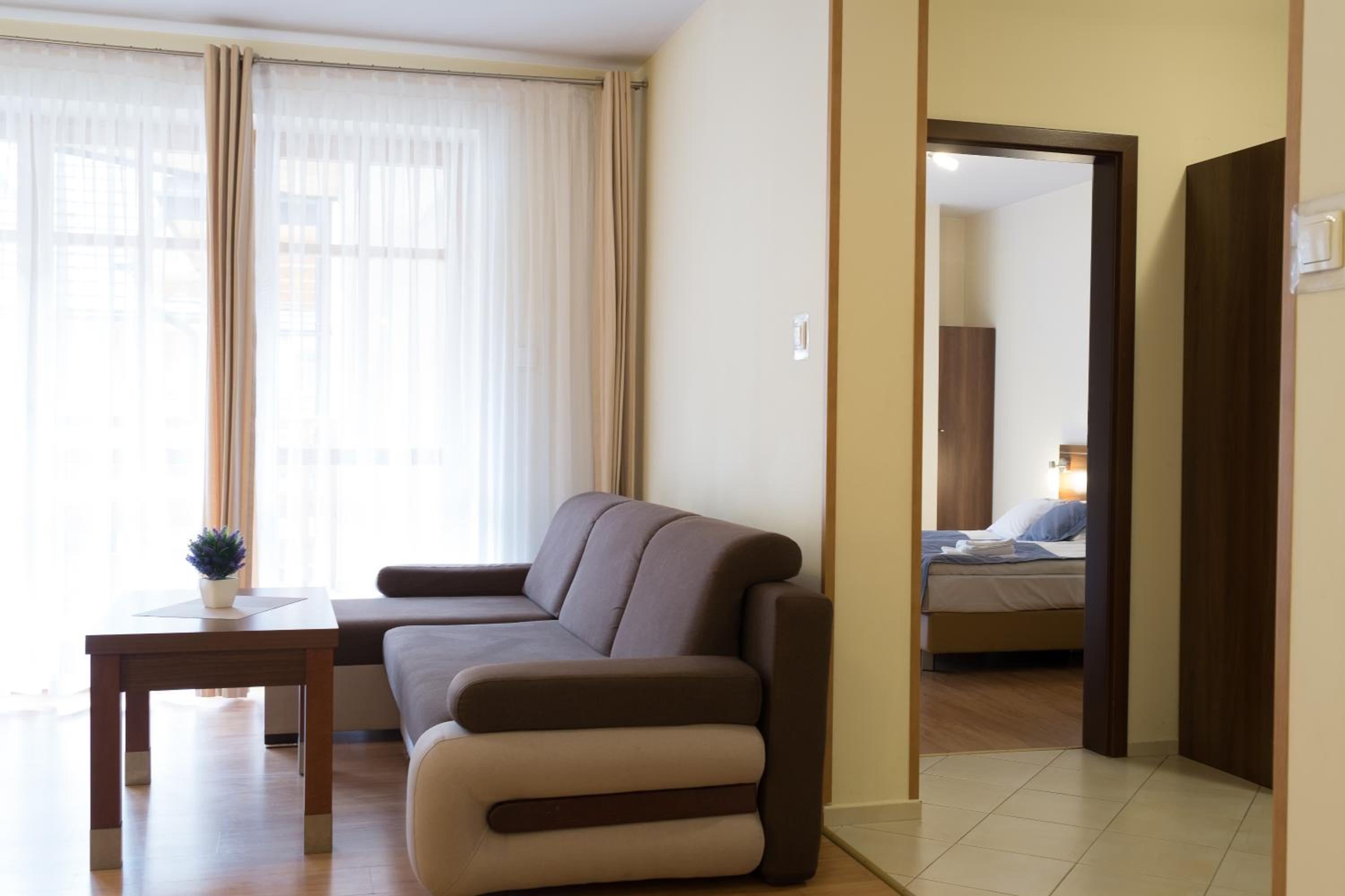 One-Bedroom Apartment with Twin Beds - Photo 16